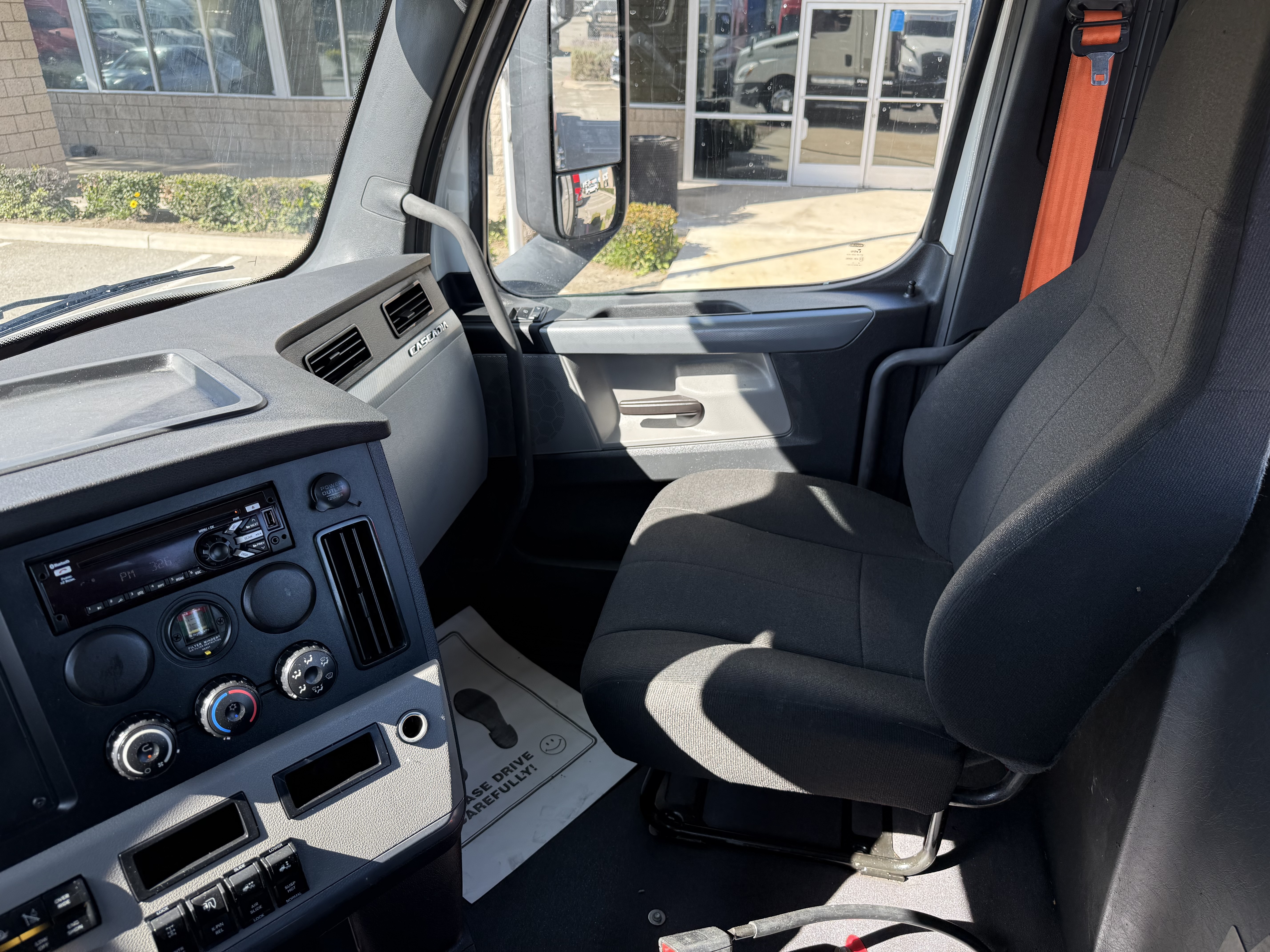 2021 FREIGHTLINER CASCADIA 126DC - image 18