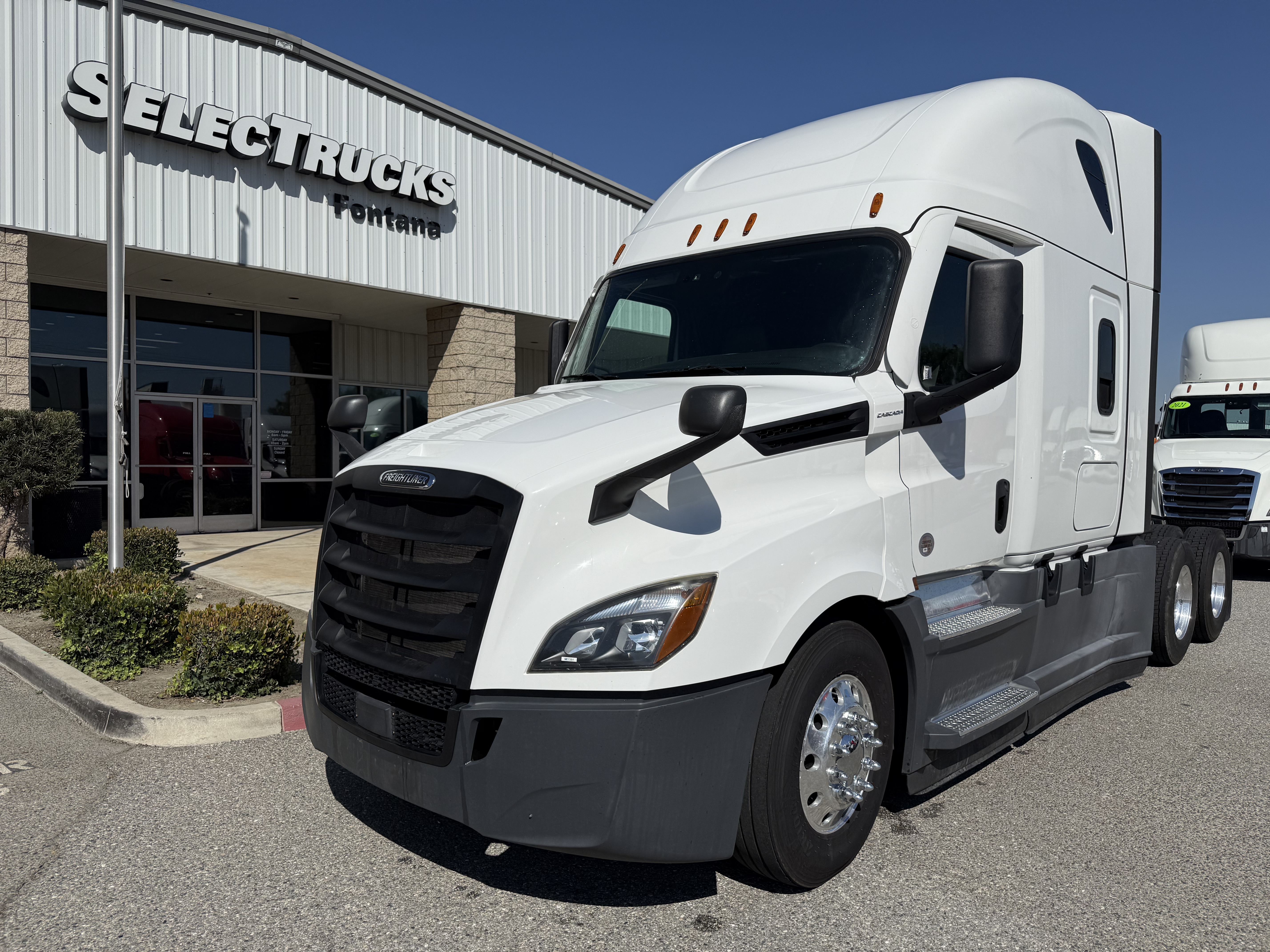 2021 FREIGHTLINER CASCADIA 126SLP - image 1