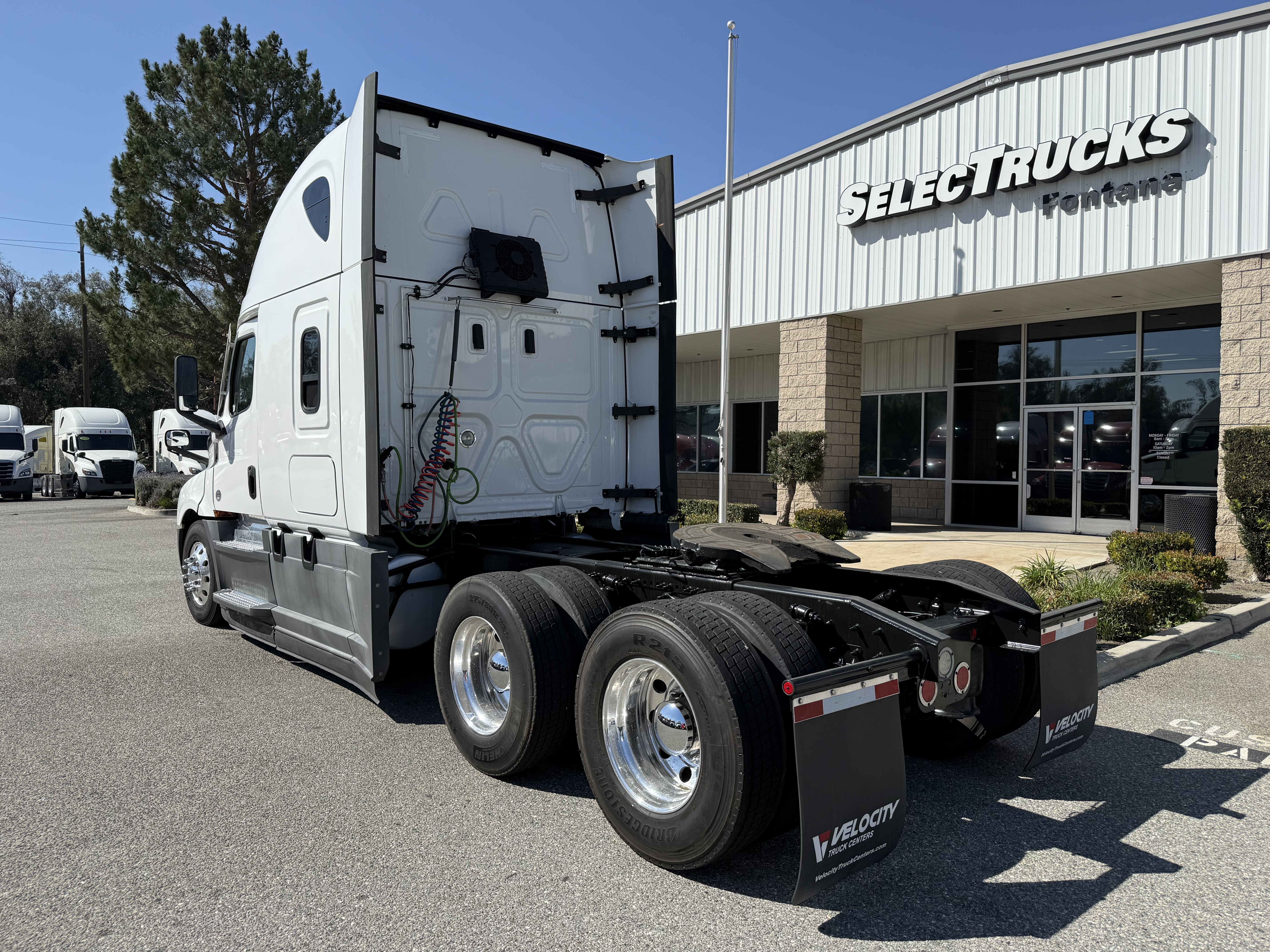 2021 FREIGHTLINER CASCADIA 126SLP - image 4