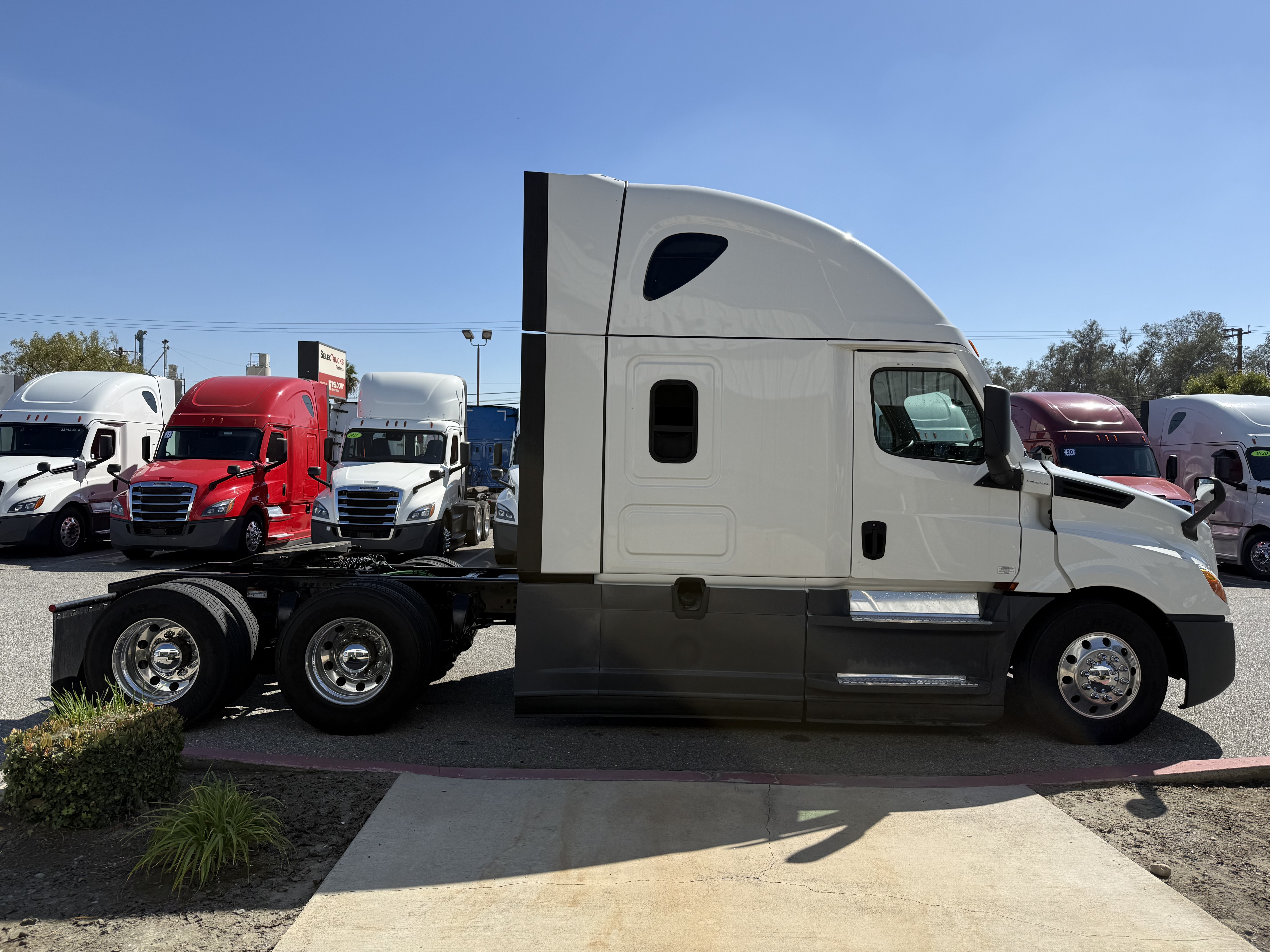 2021 FREIGHTLINER CASCADIA 126SLP - image 7