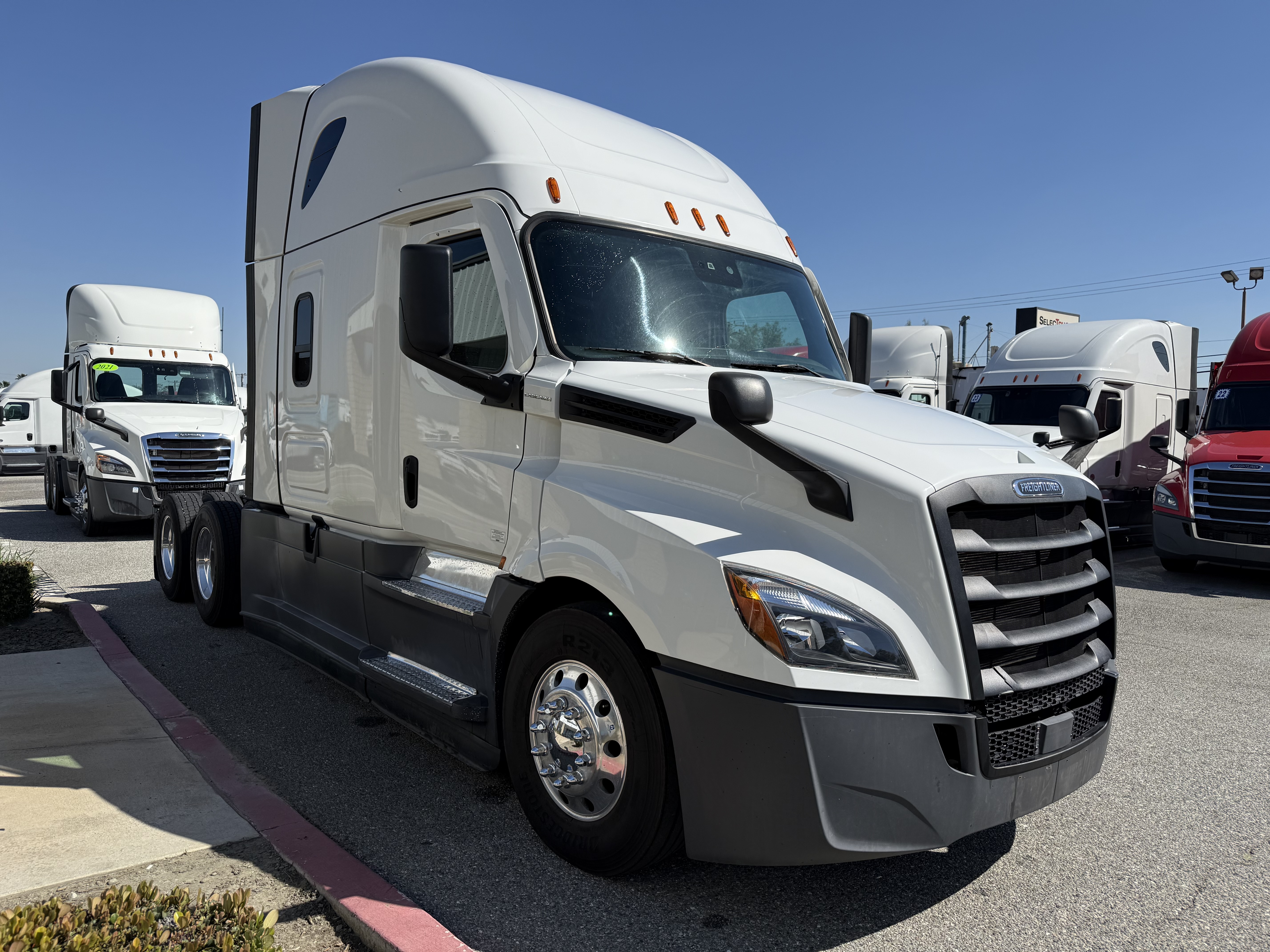 2021 FREIGHTLINER CASCADIA 126SLP - image 8
