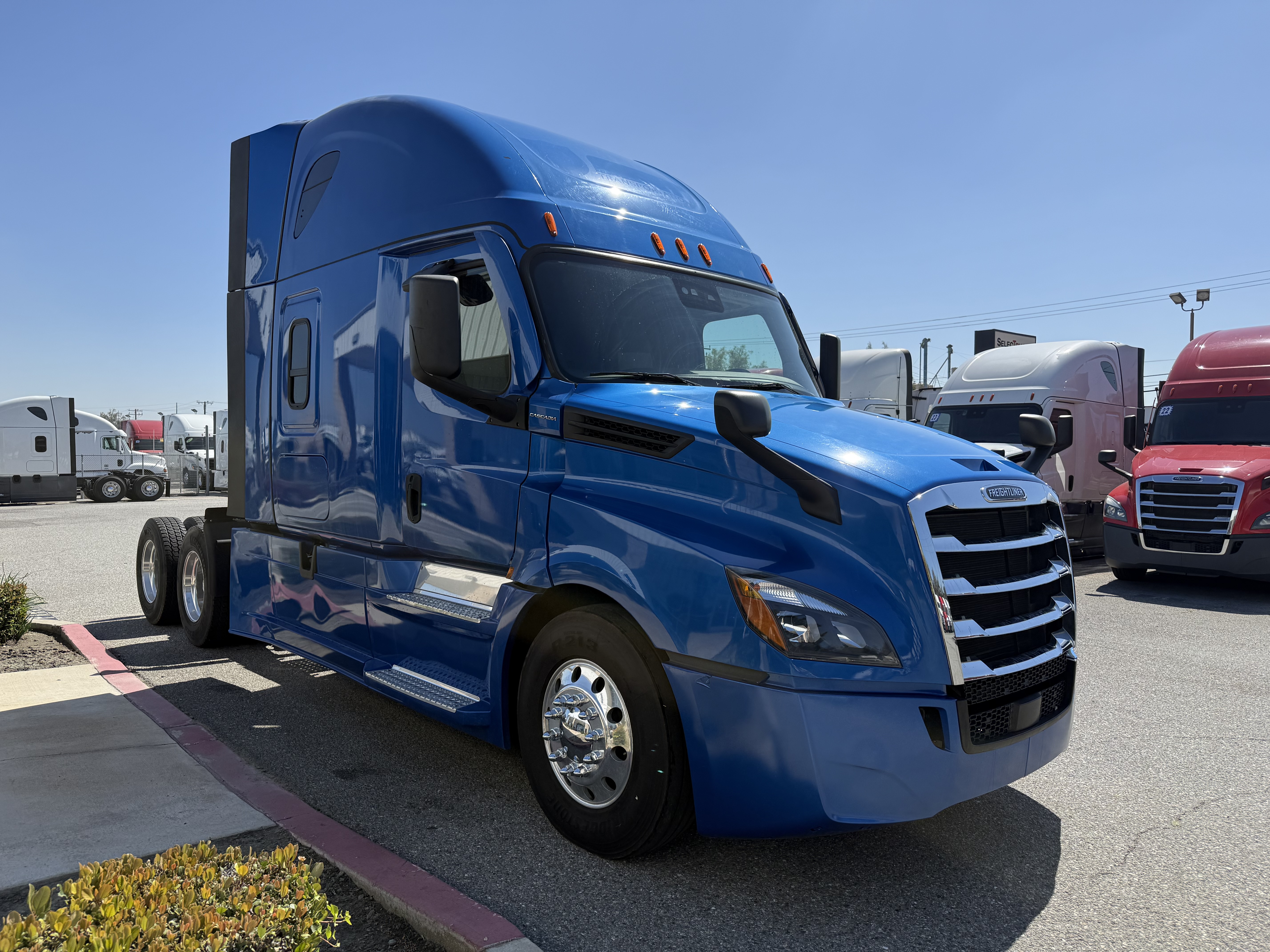 2021 FREIGHTLINER CASCADIA 126SLP - image 3