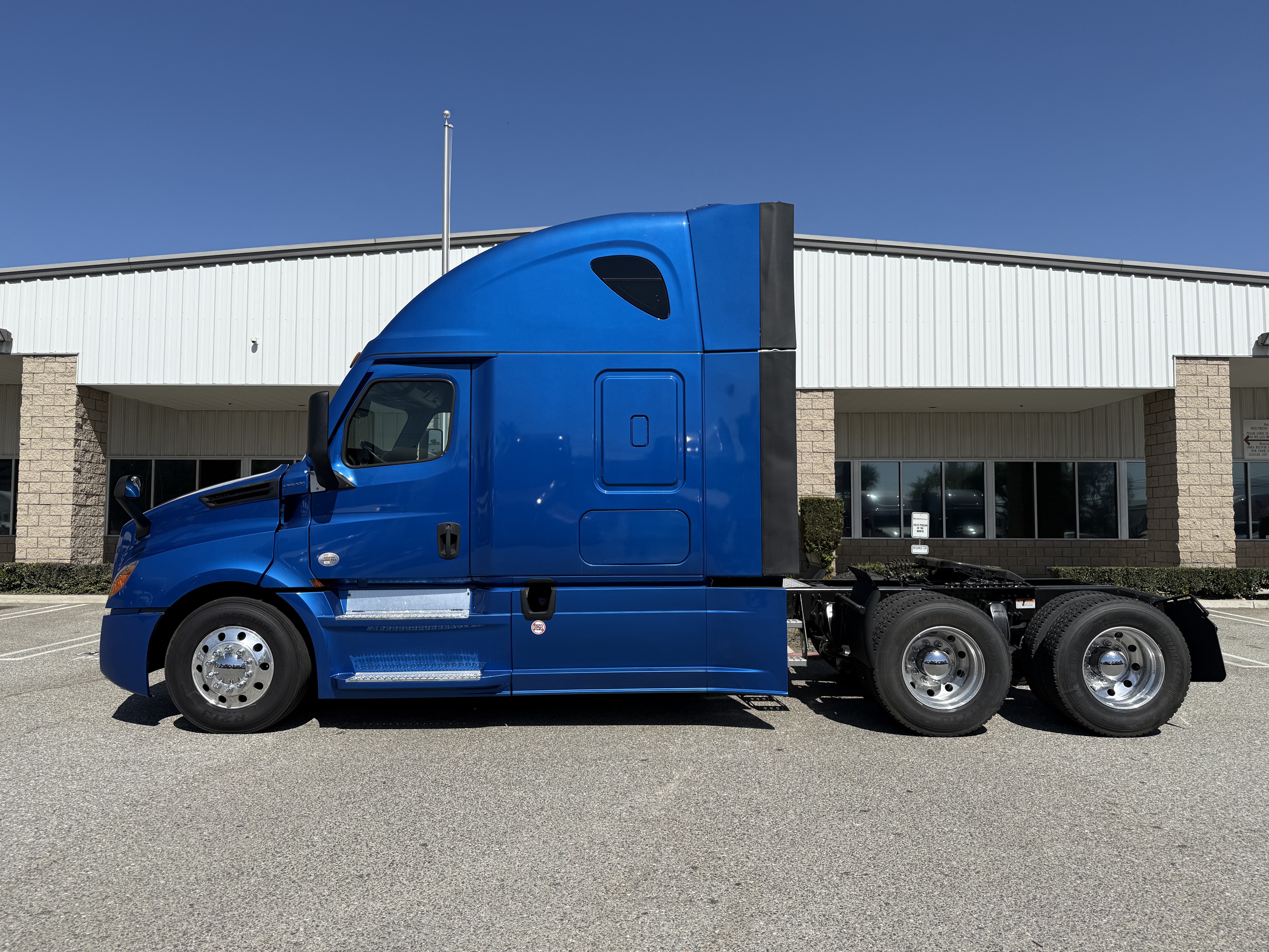 2021 FREIGHTLINER CASCADIA 126SLP - image 4