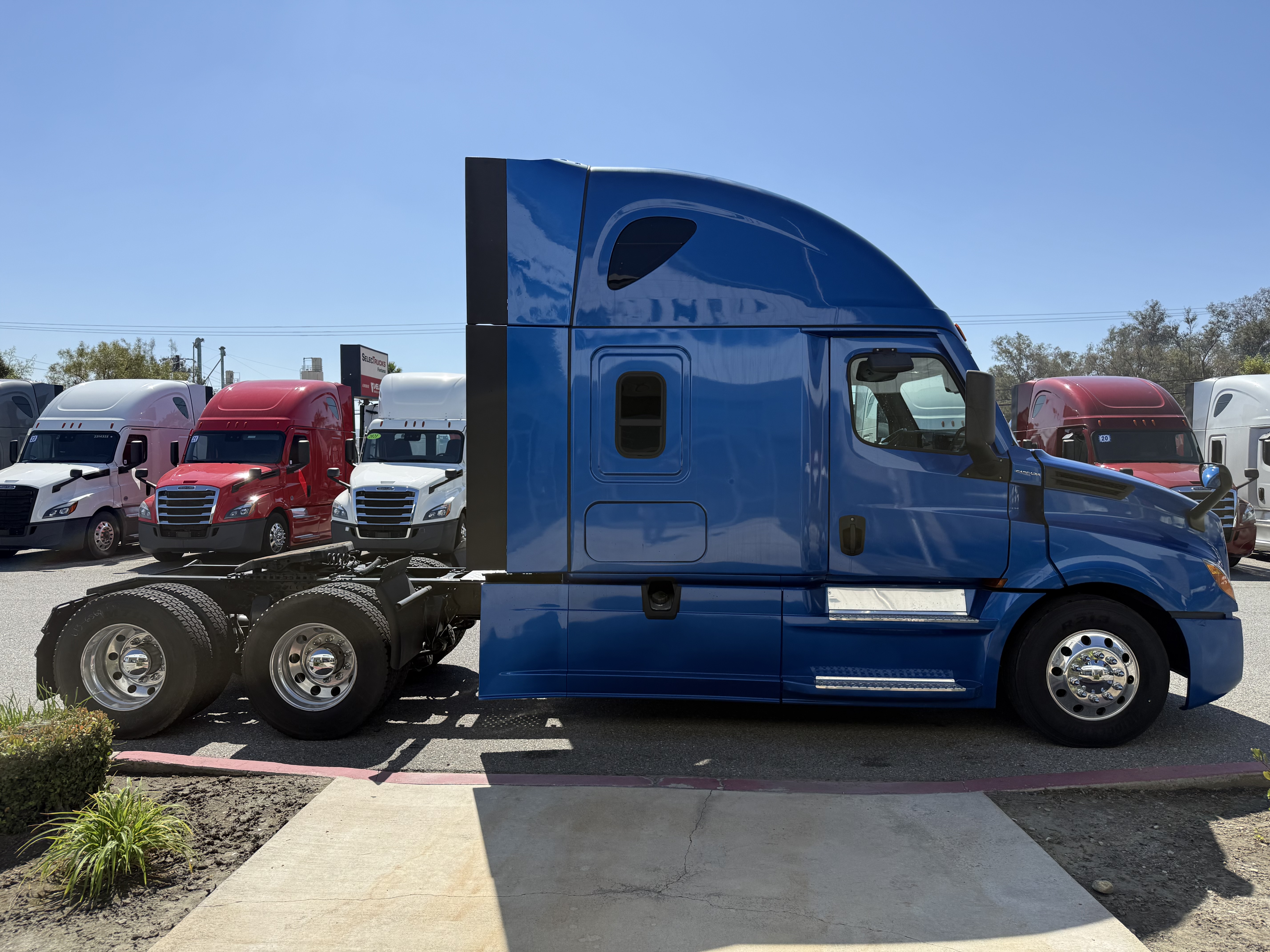 2021 FREIGHTLINER CASCADIA 126SLP - image 8