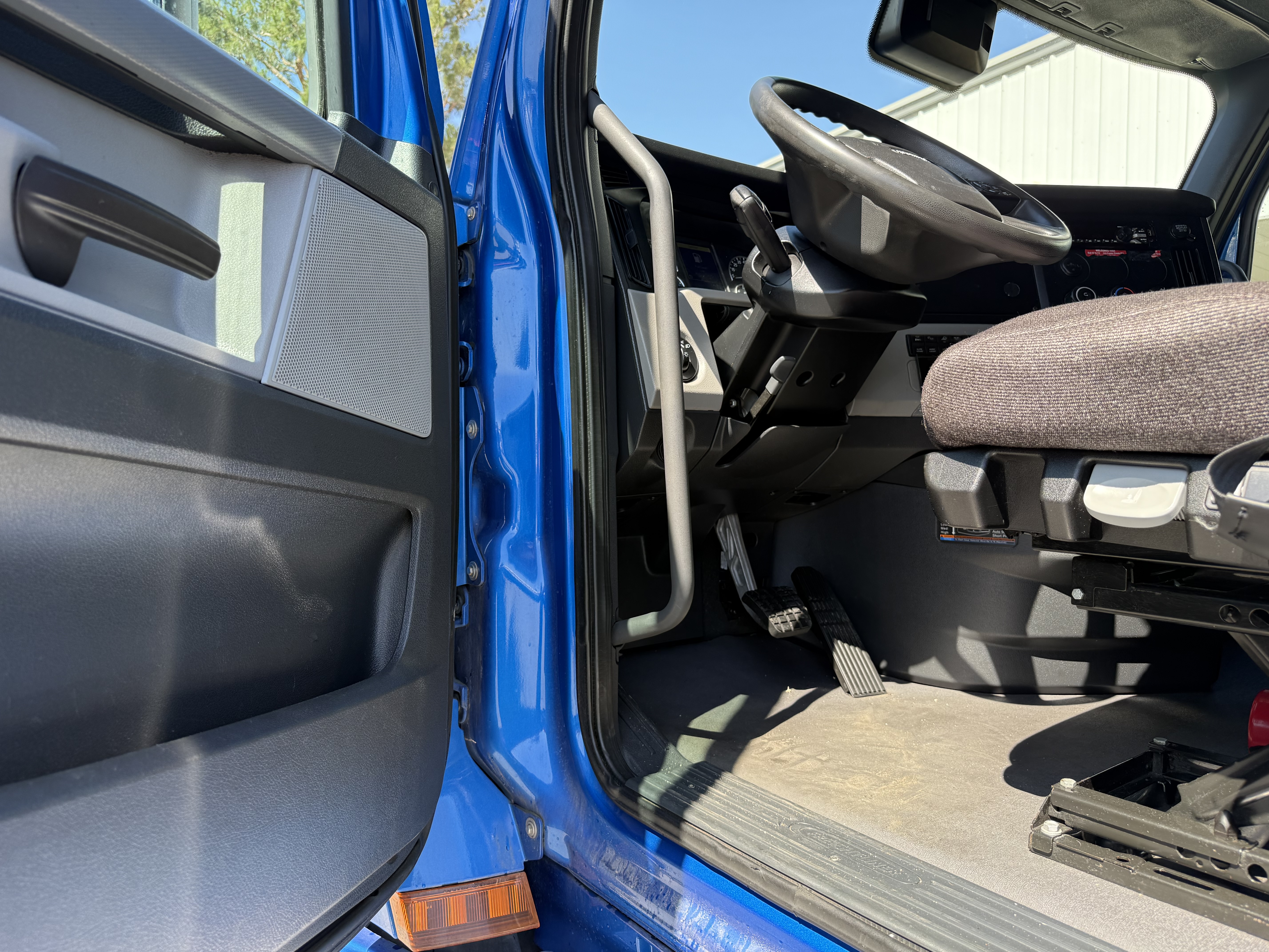 2021 FREIGHTLINER CASCADIA 126SLP - image 19