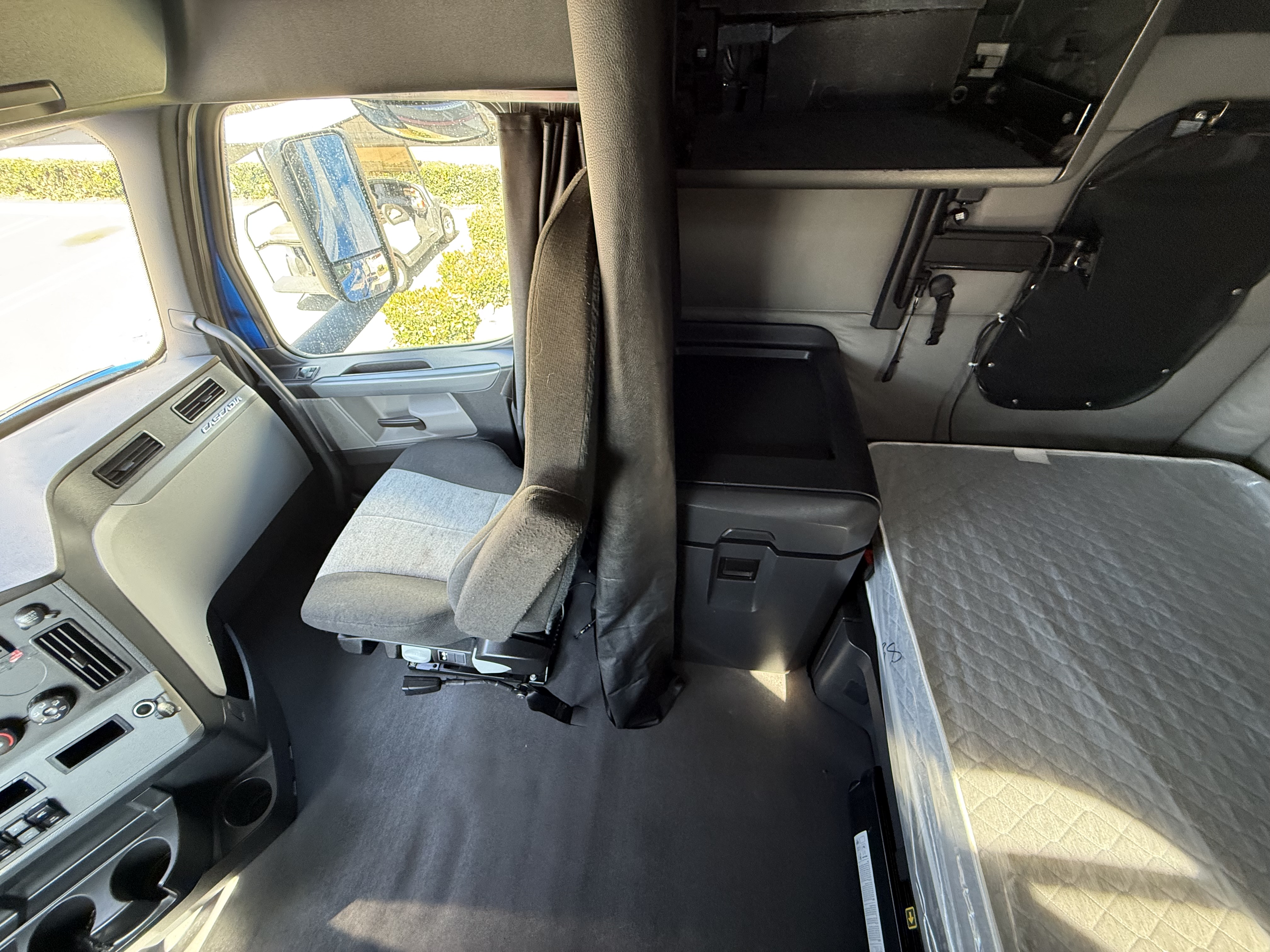 2021 FREIGHTLINER CASCADIA 126SLP - image 18