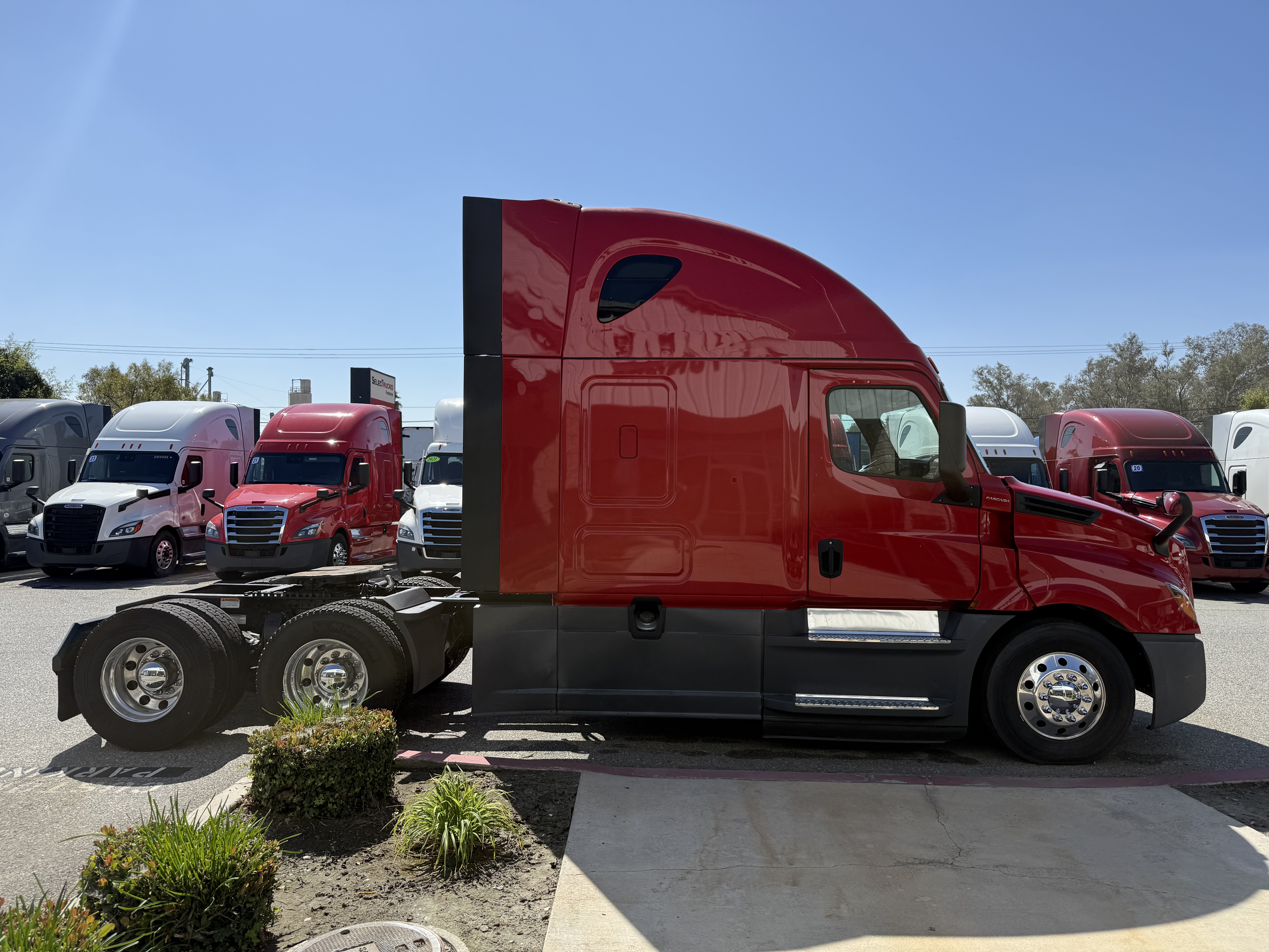 2020 FREIGHTLINER CASCADIA 126SLP - image 8