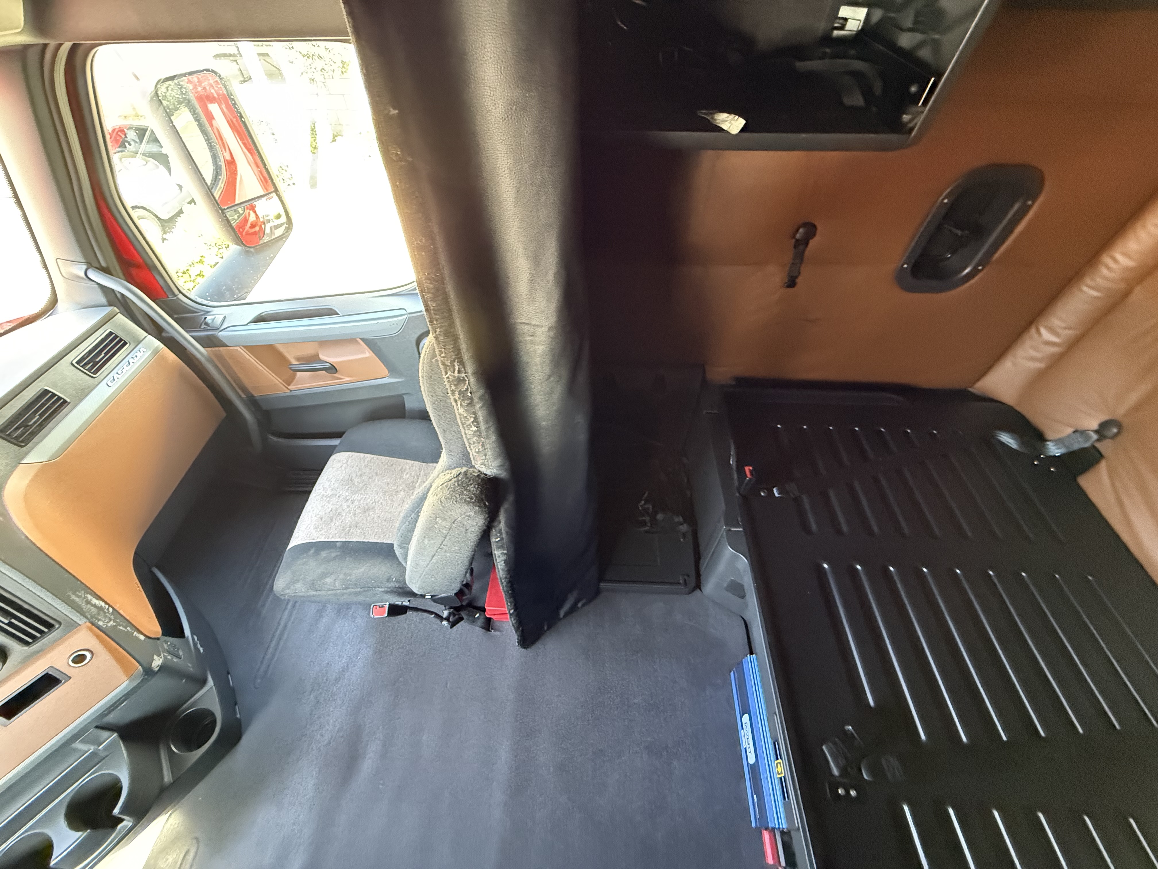 2020 FREIGHTLINER CASCADIA 126SLP - image 15