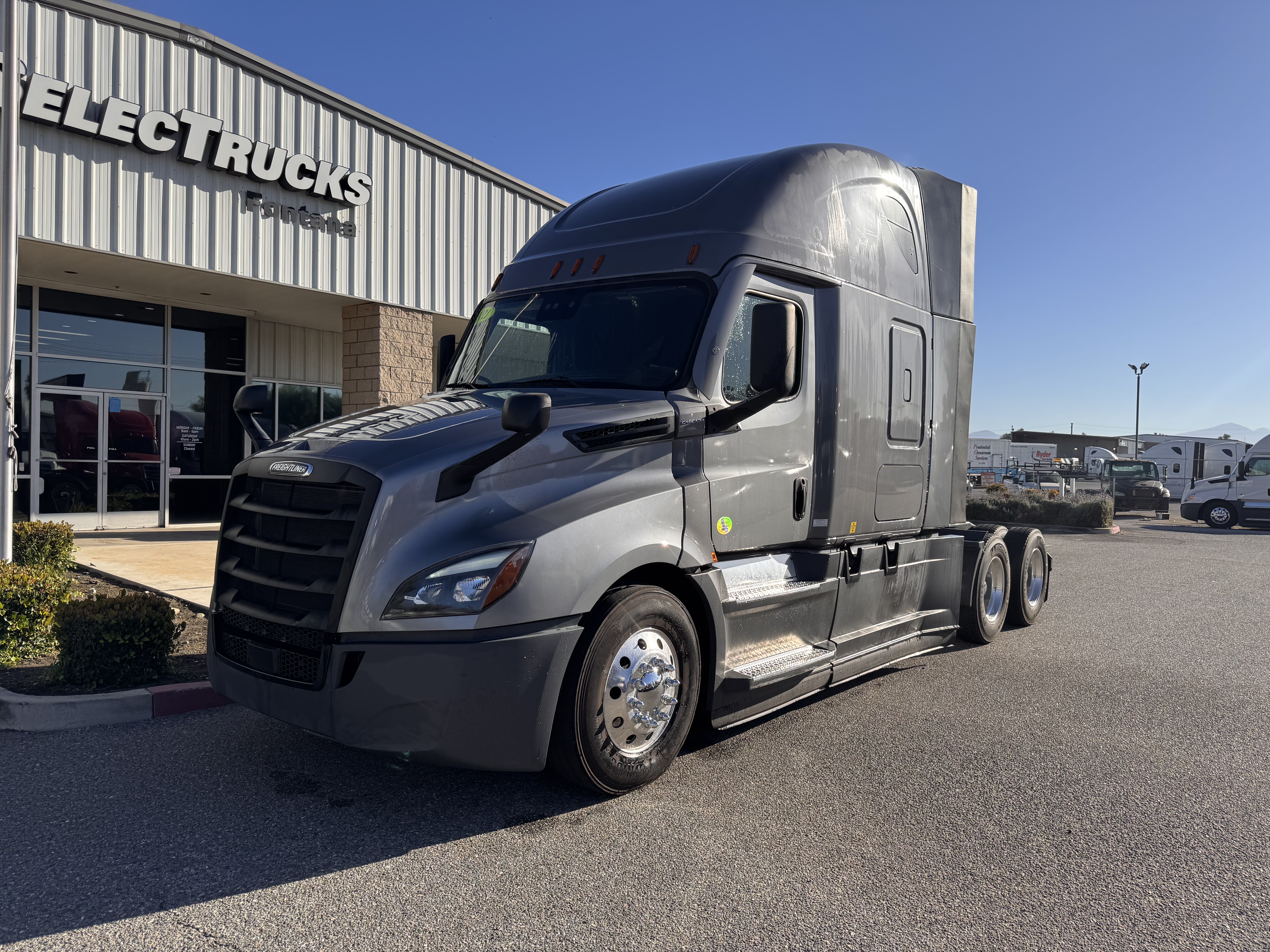 2021 FREIGHTLINER CASCADIA 126SLP - image 1