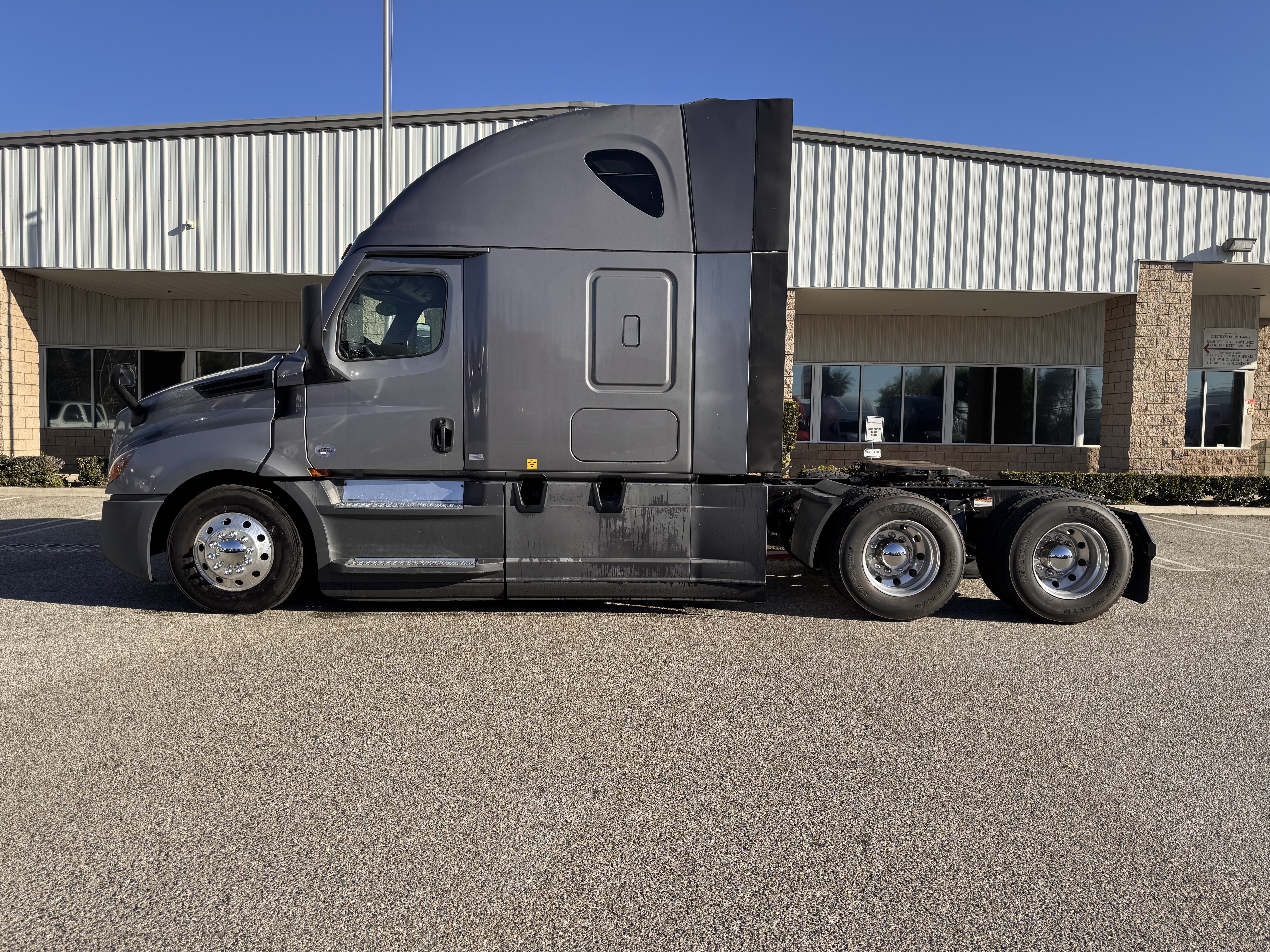 2021 FREIGHTLINER CASCADIA 126SLP - image 3
