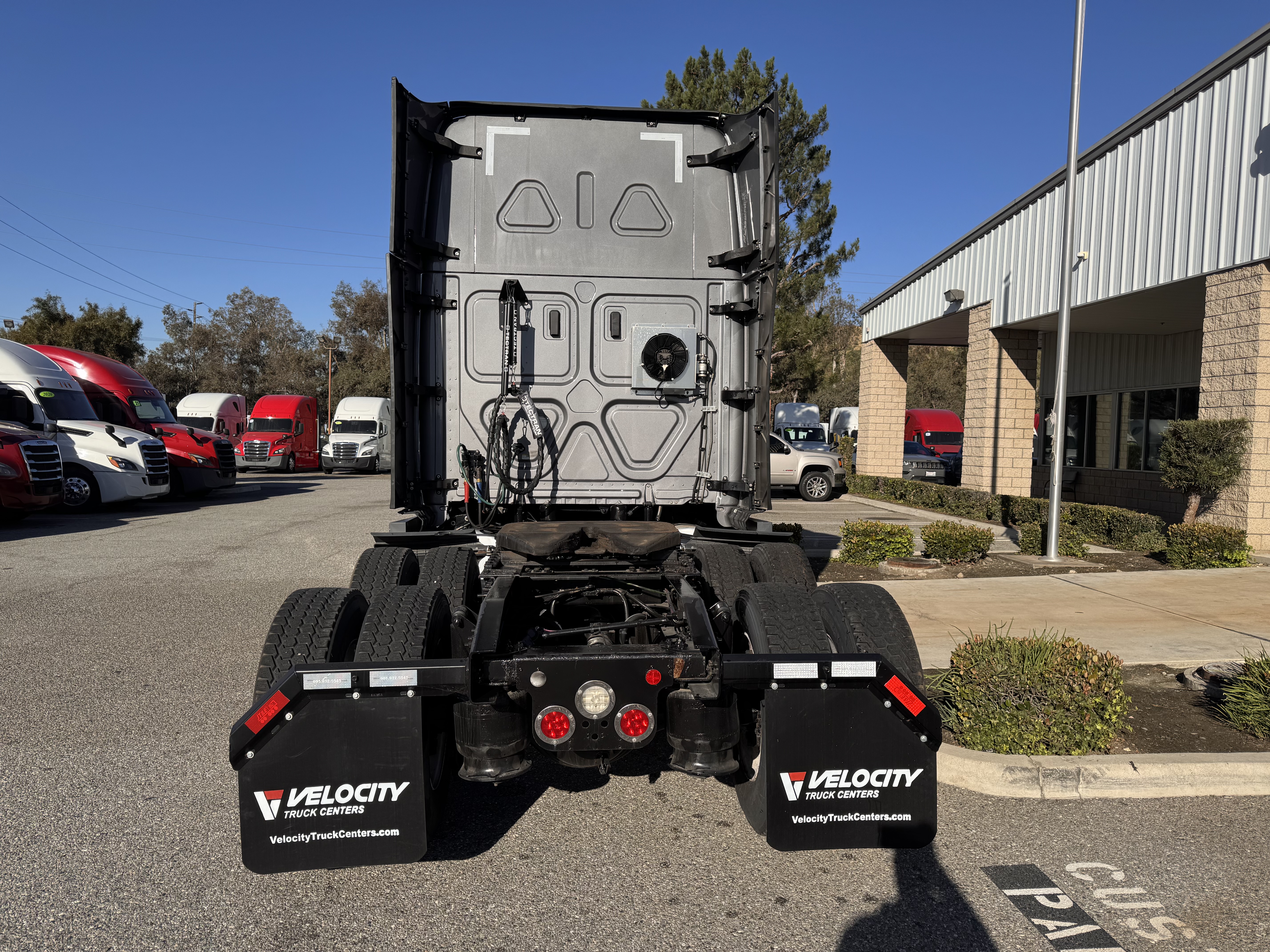 2021 FREIGHTLINER CASCADIA 126SLP - image 5