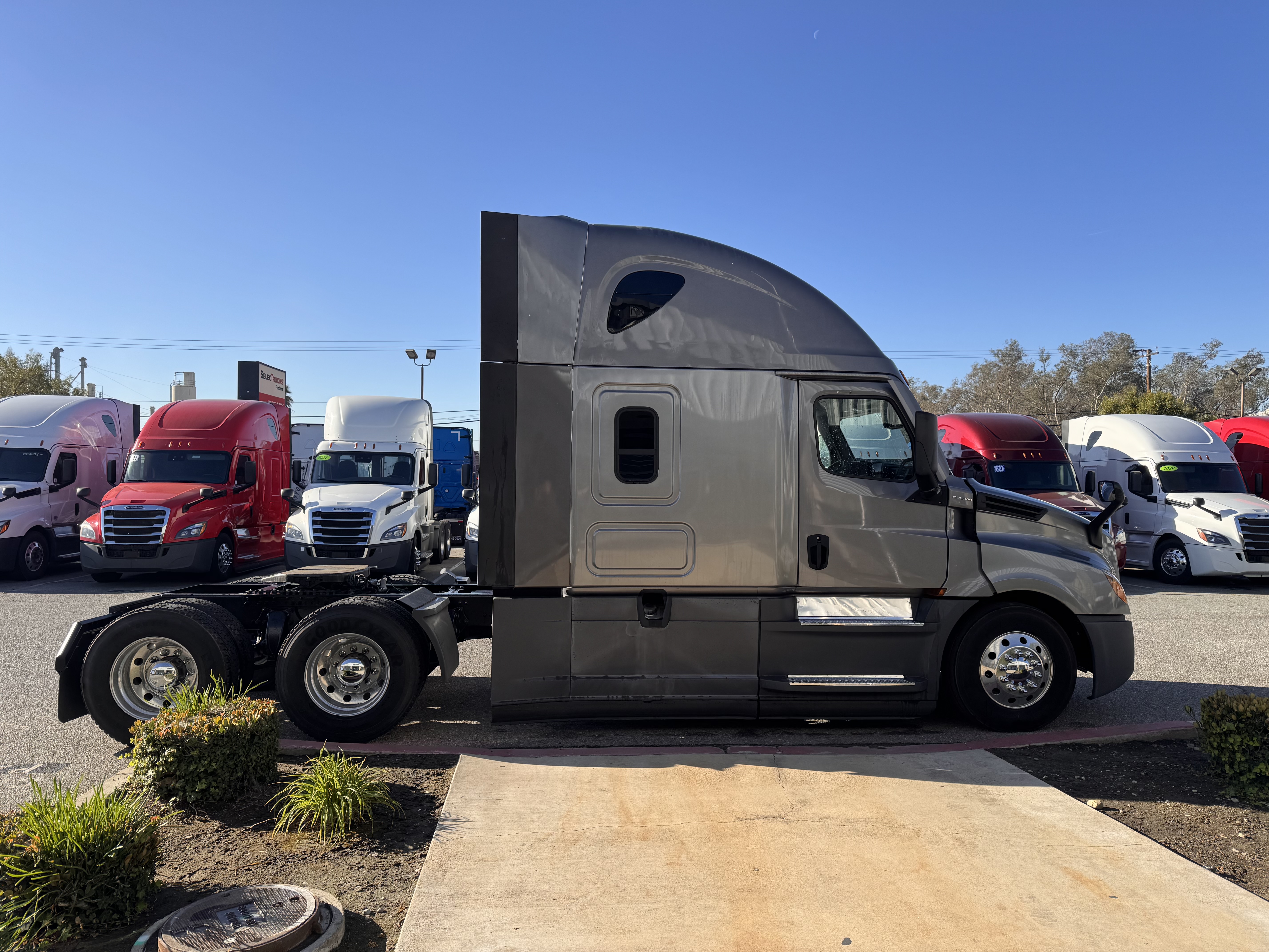 2021 FREIGHTLINER CASCADIA 126SLP - image 7