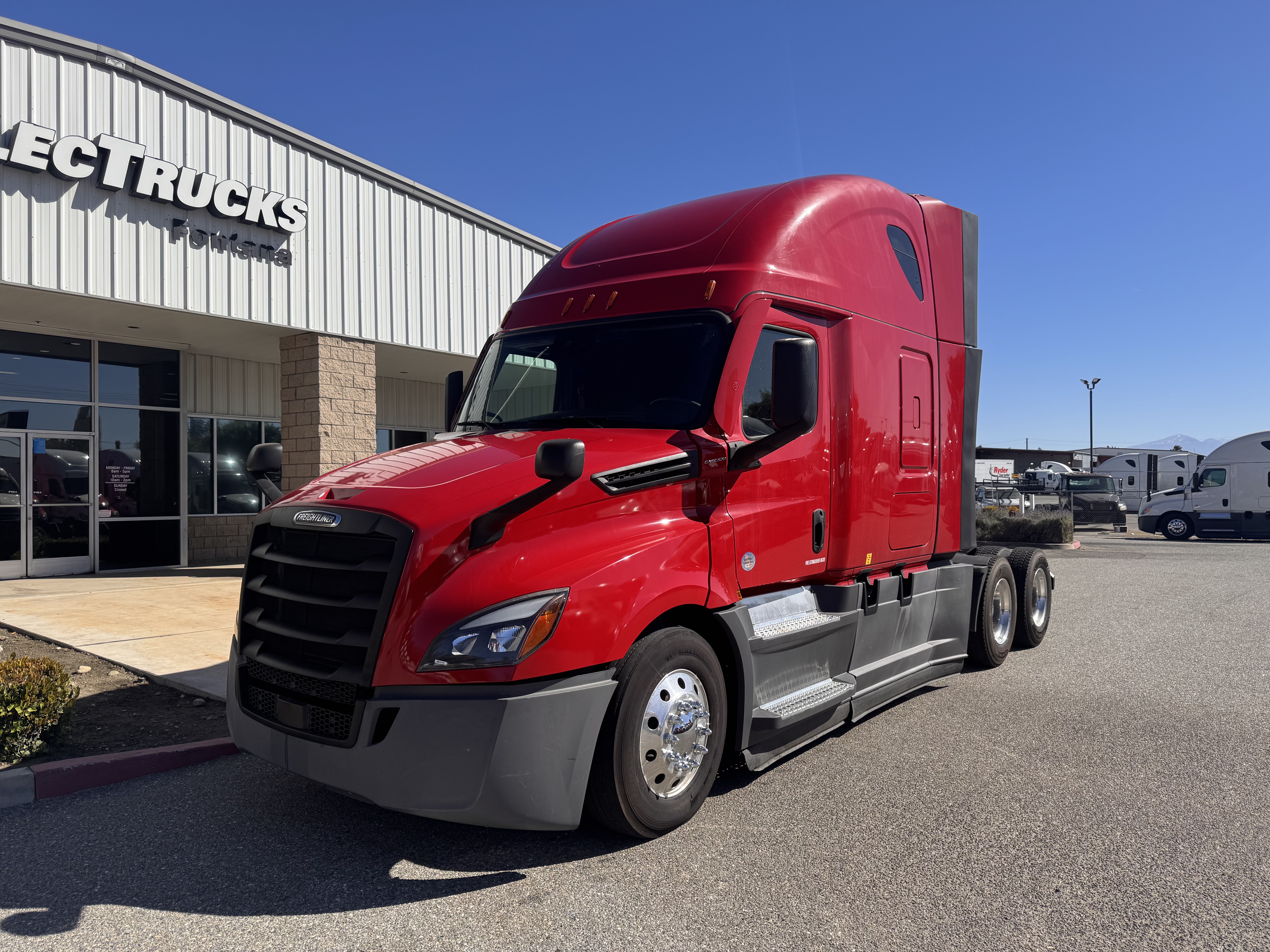 2021 FREIGHTLINER CASCADIA 126SLP - image 1