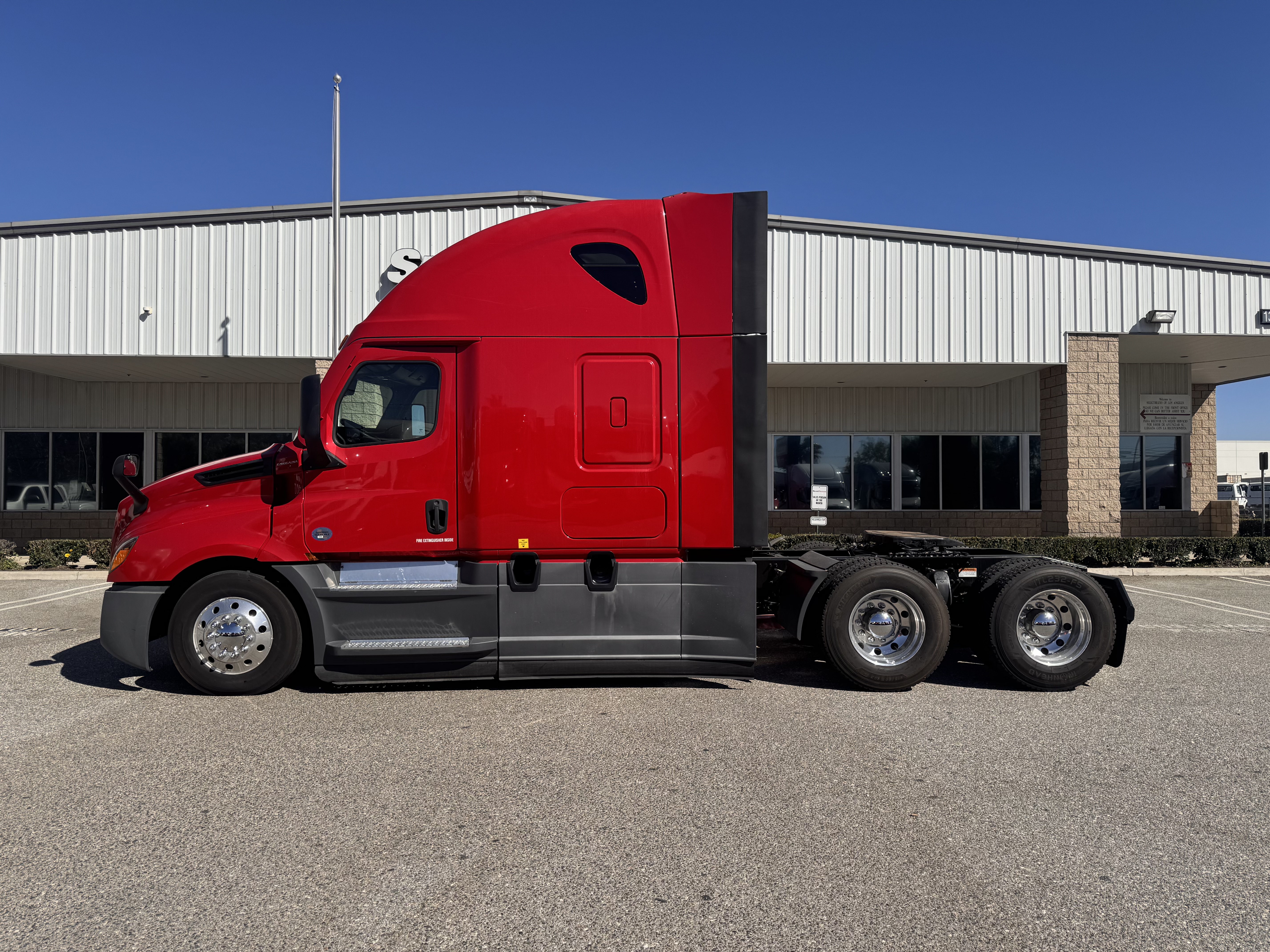 2021 FREIGHTLINER CASCADIA 126SLP - image 3