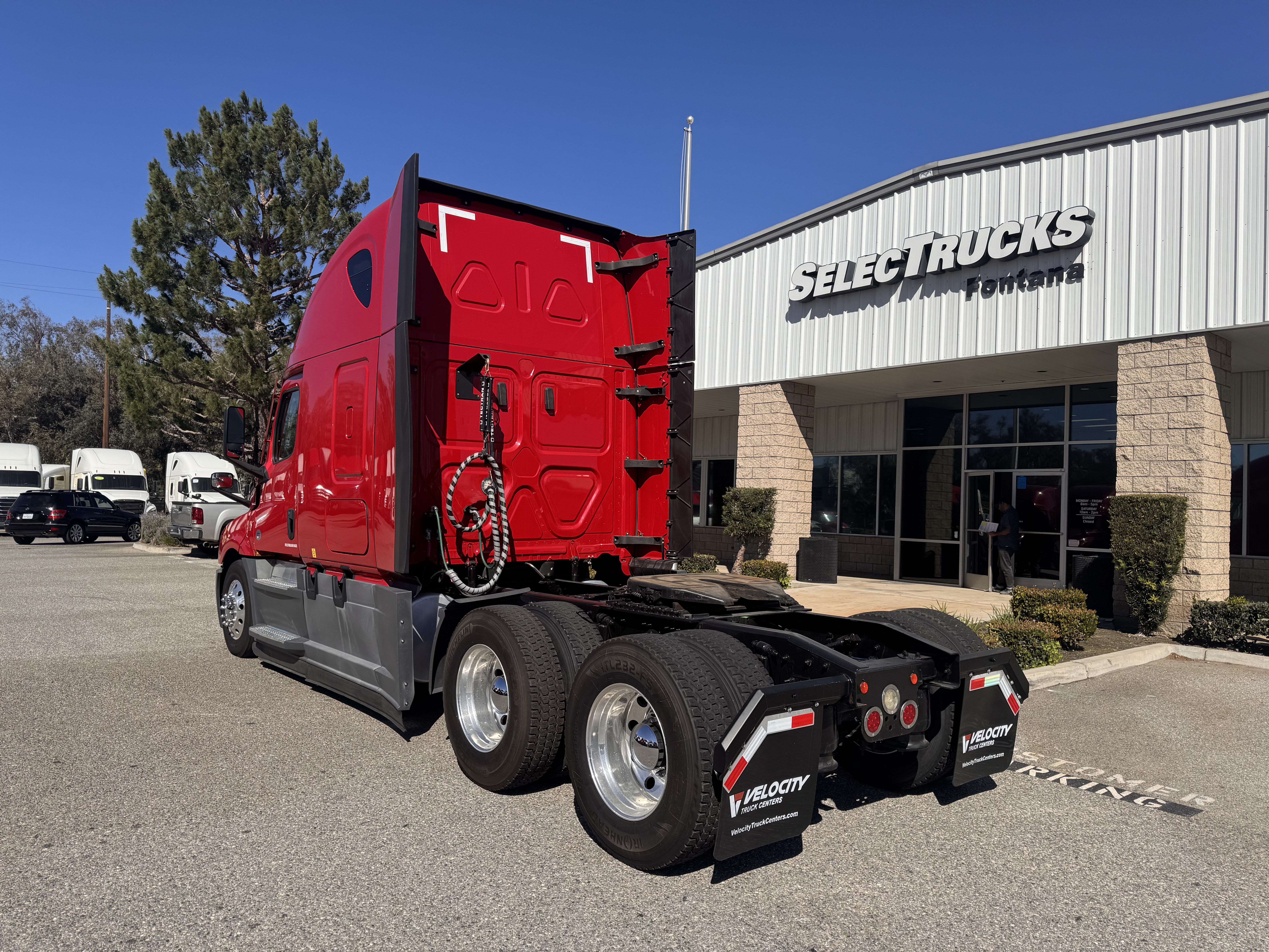 2021 FREIGHTLINER CASCADIA 126SLP - image 4