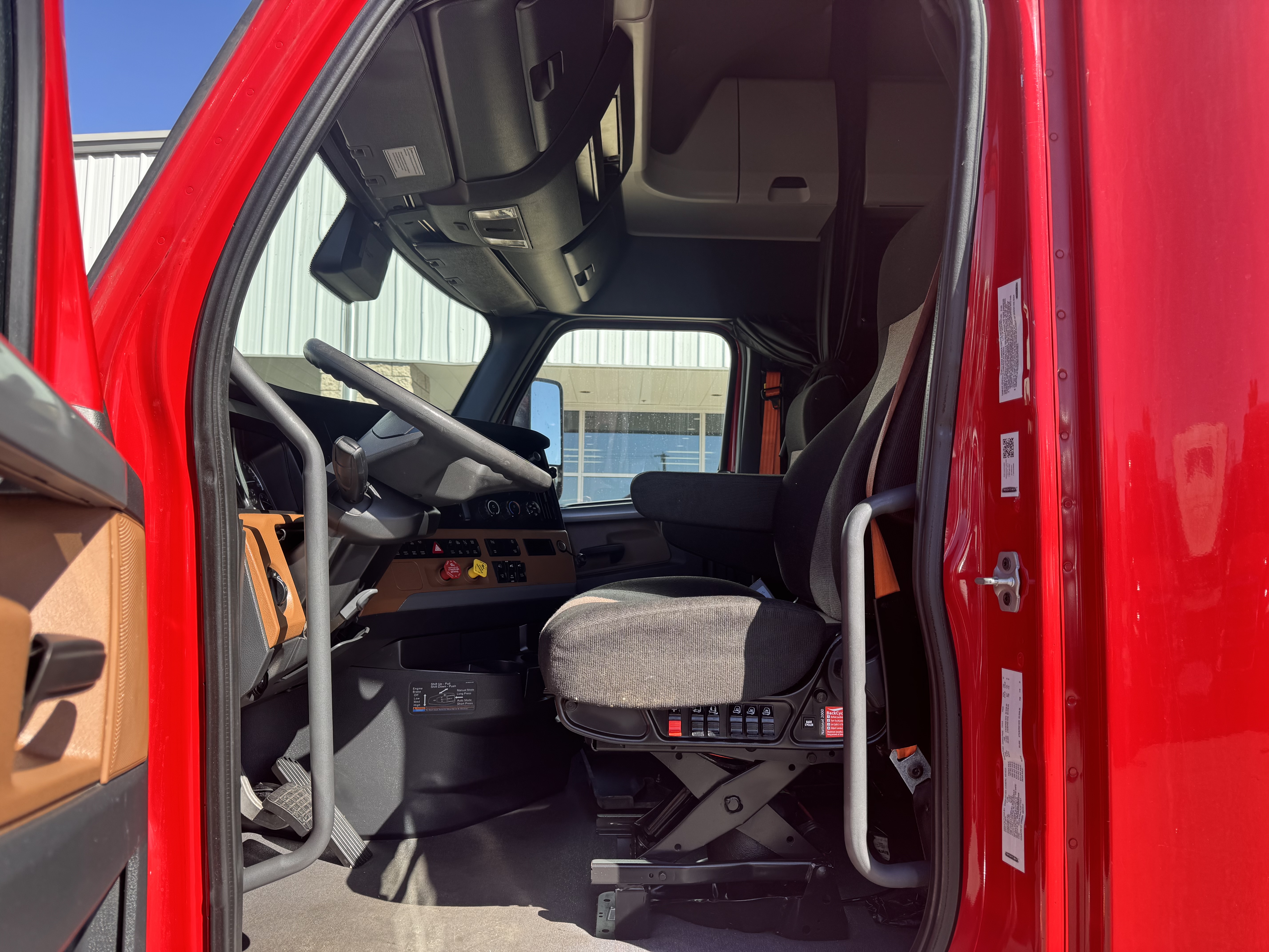 2021 FREIGHTLINER CASCADIA 126SLP - image 16