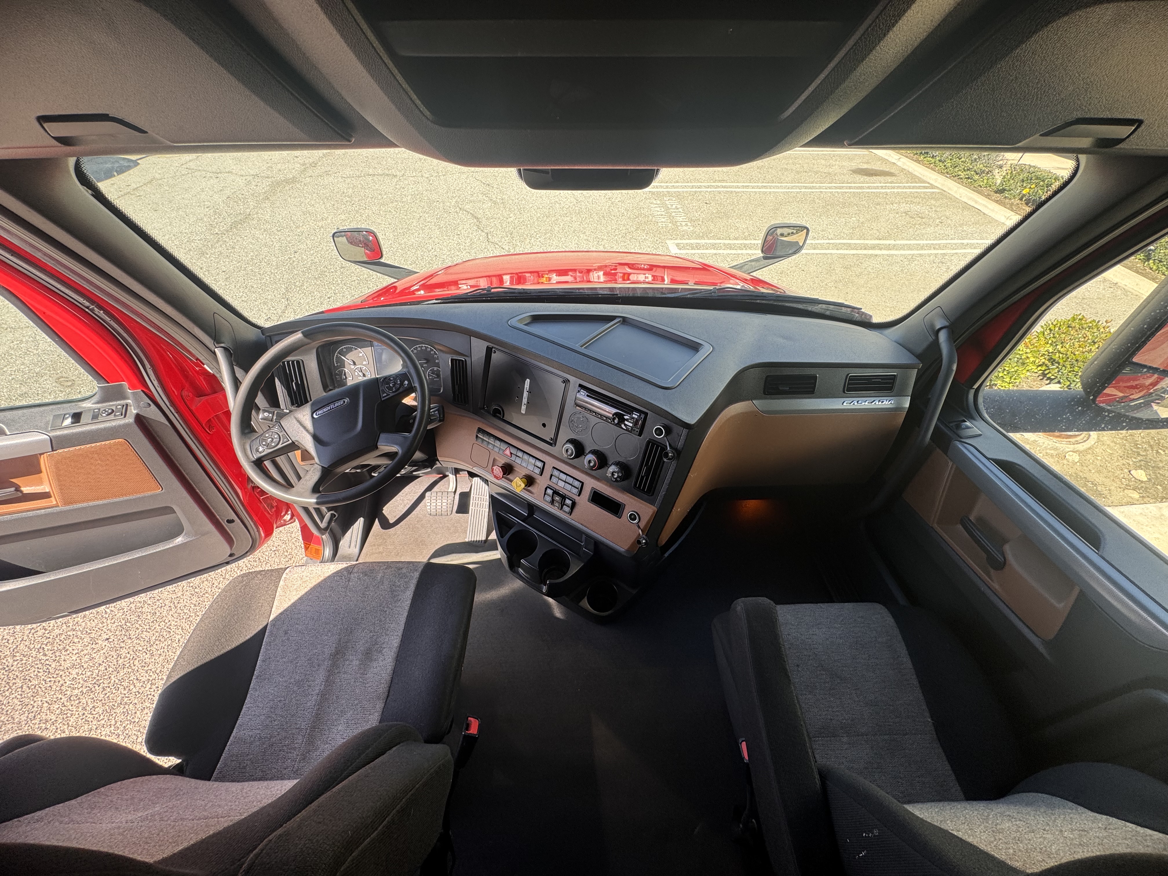 2021 FREIGHTLINER CASCADIA 126SLP - image 18