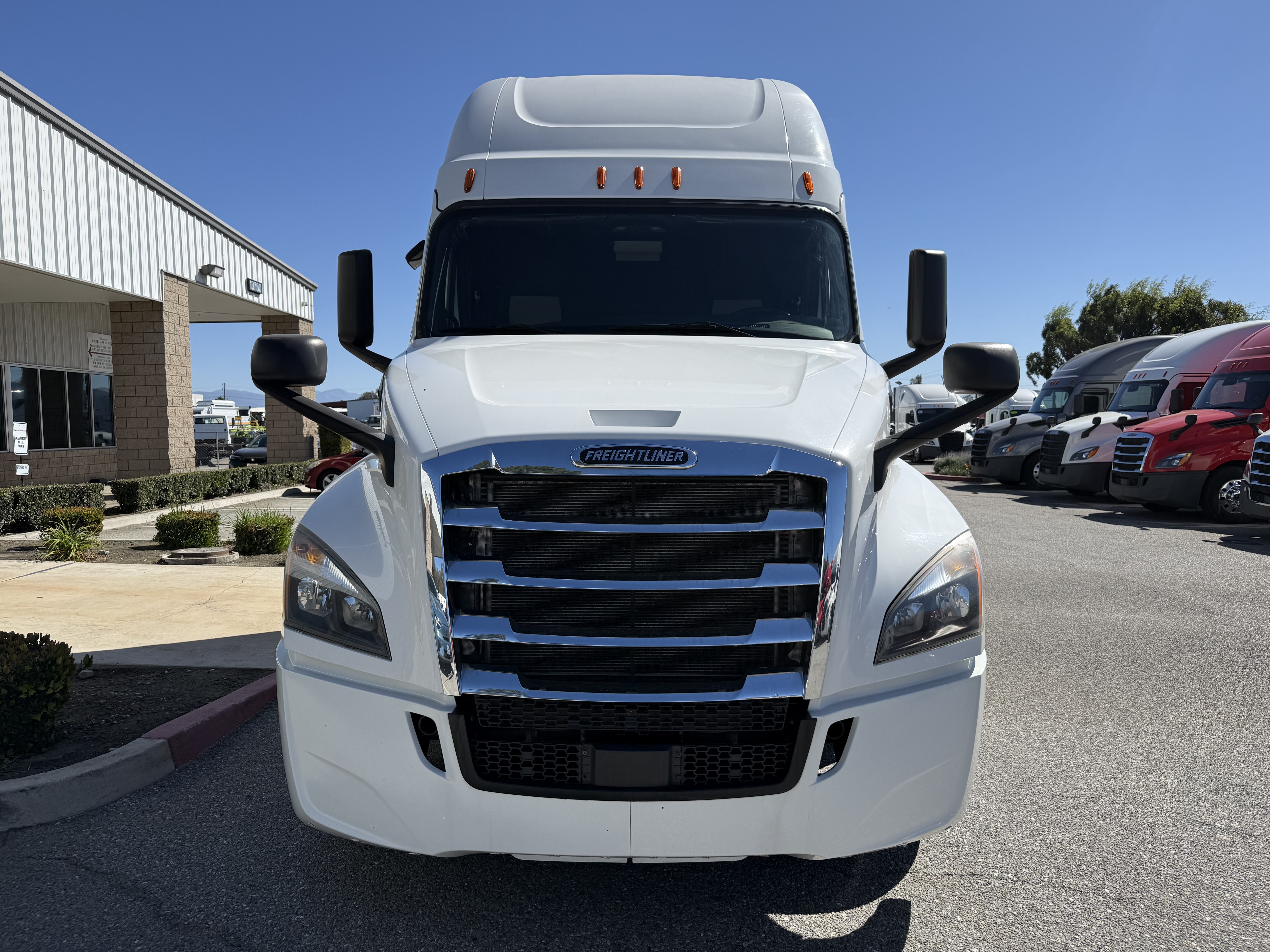 2020 FREIGHTLINER CASCADIA 126SLP — photo 2