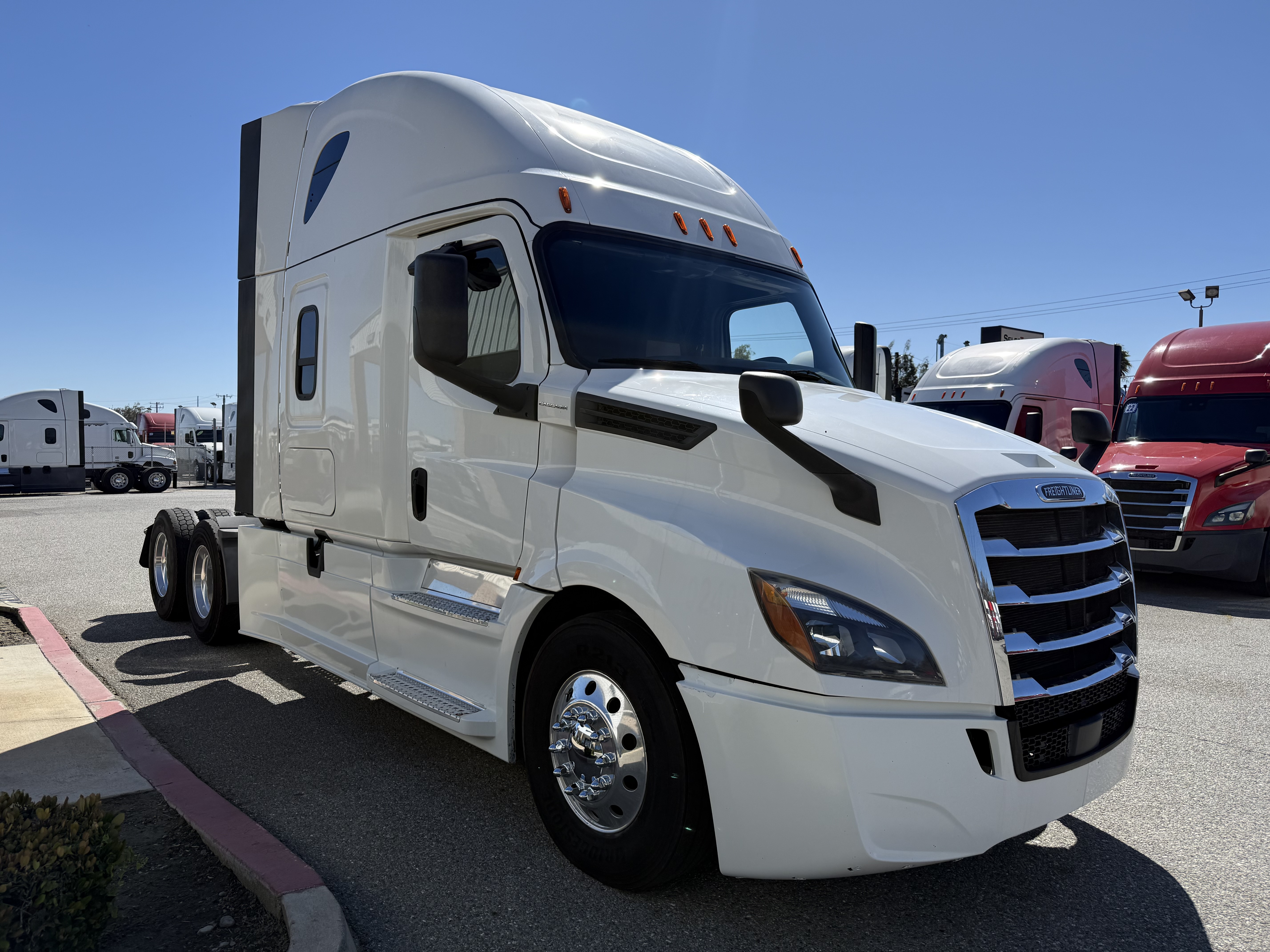 2020 FREIGHTLINER CASCADIA 126SLP — photo 3