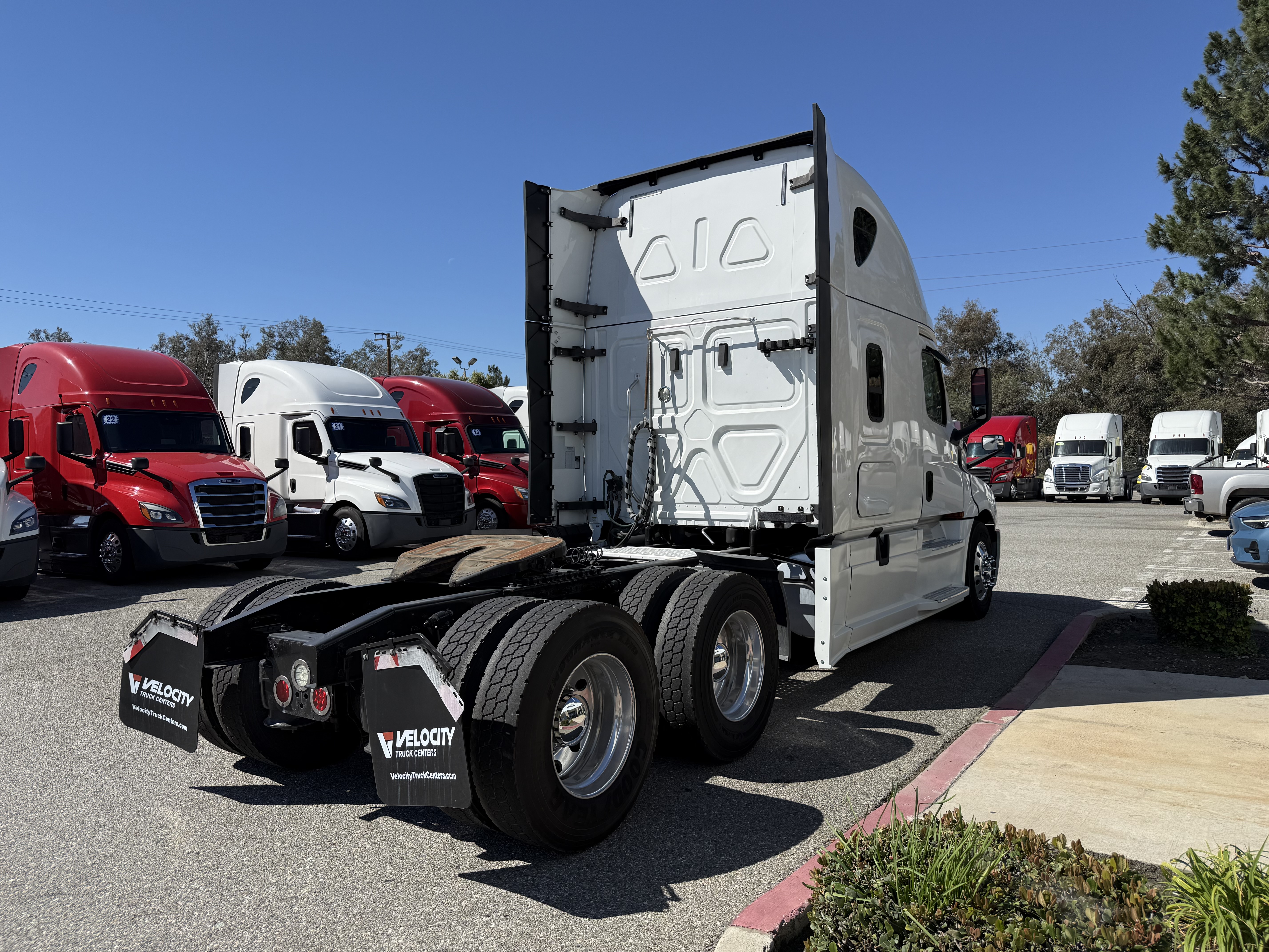 2020 FREIGHTLINER CASCADIA 126SLP — photo 7