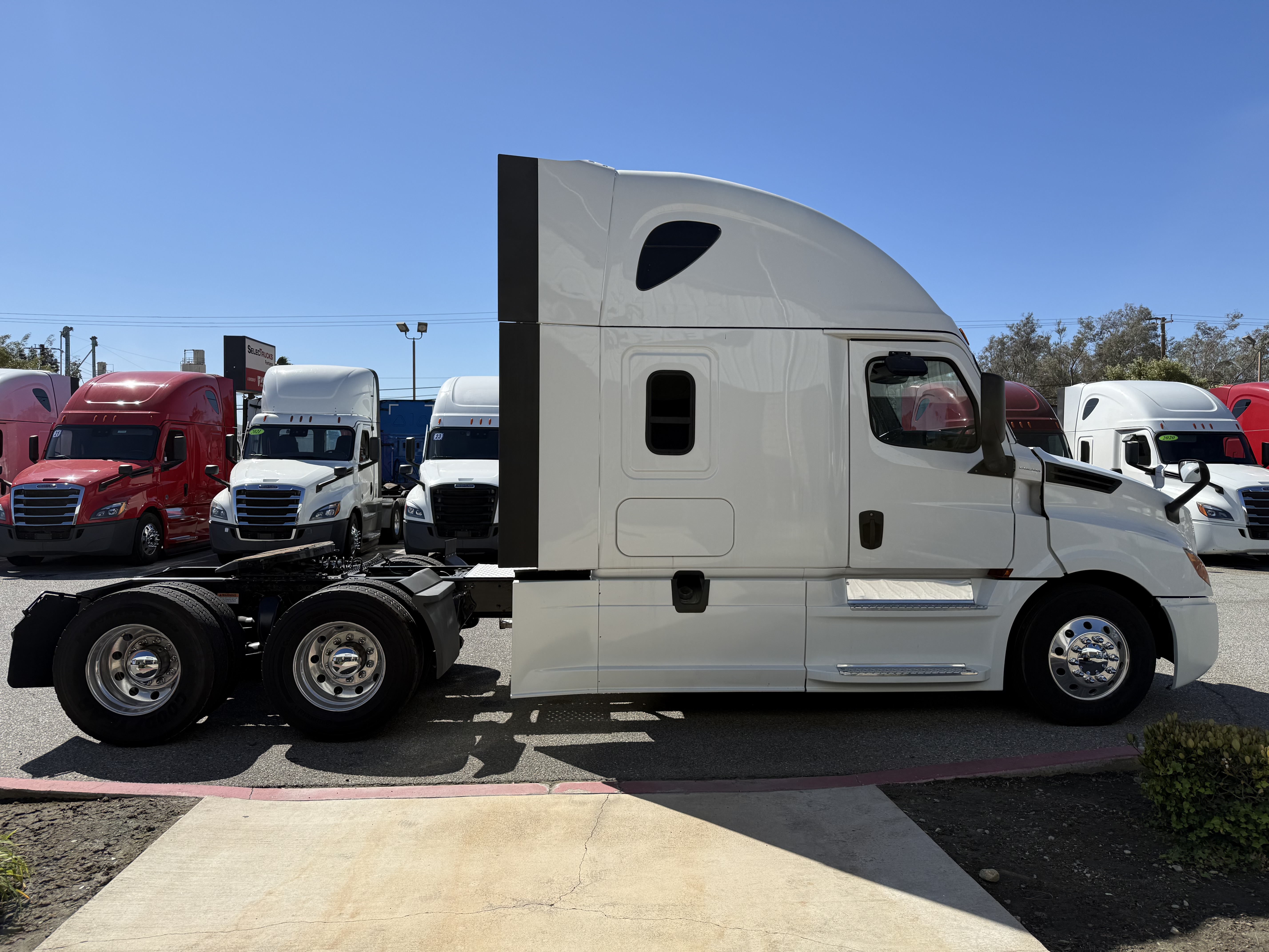 2020 FREIGHTLINER CASCADIA 126SLP — photo 8
