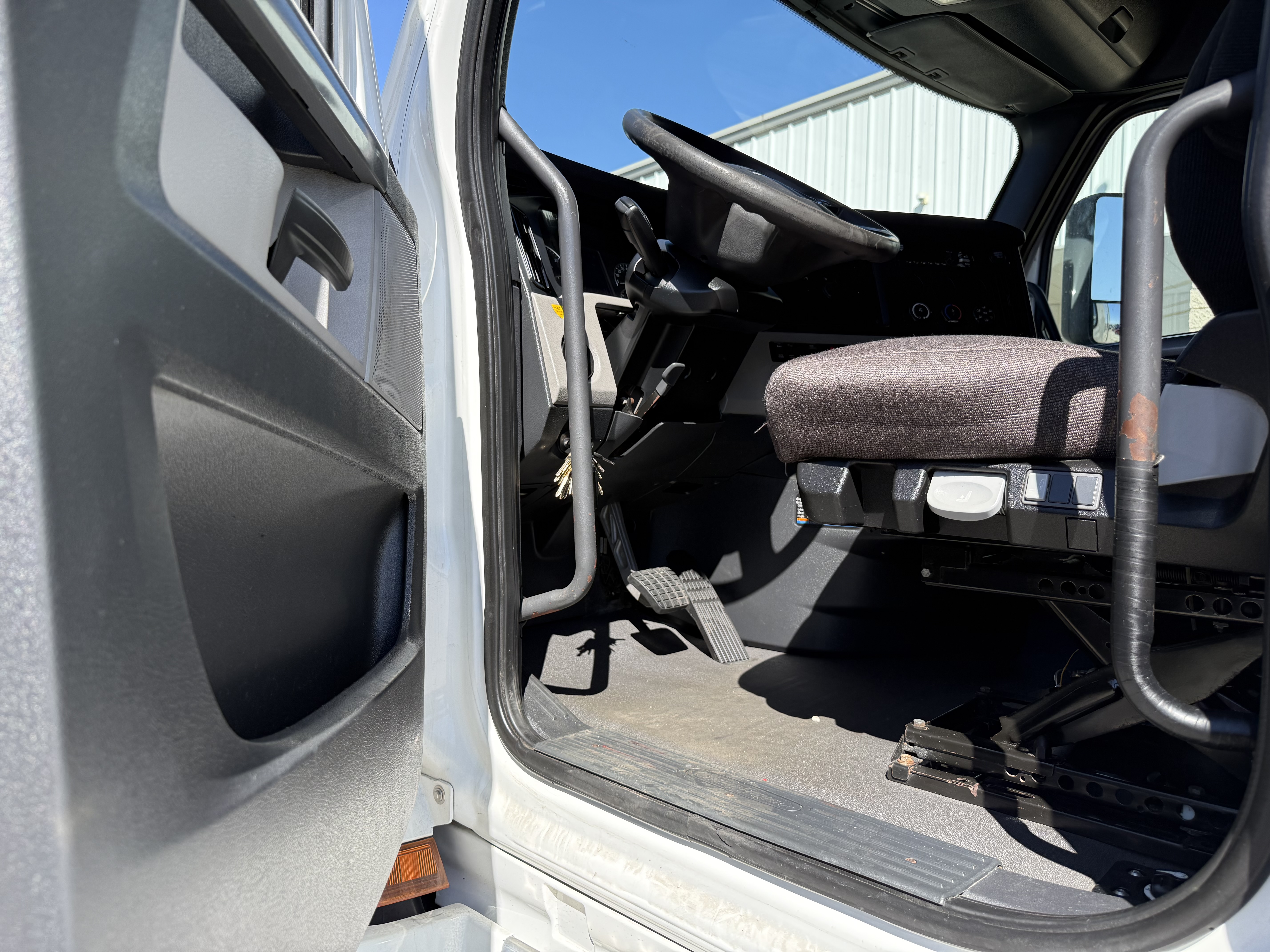 2020 FREIGHTLINER CASCADIA 126SLP — photo 19