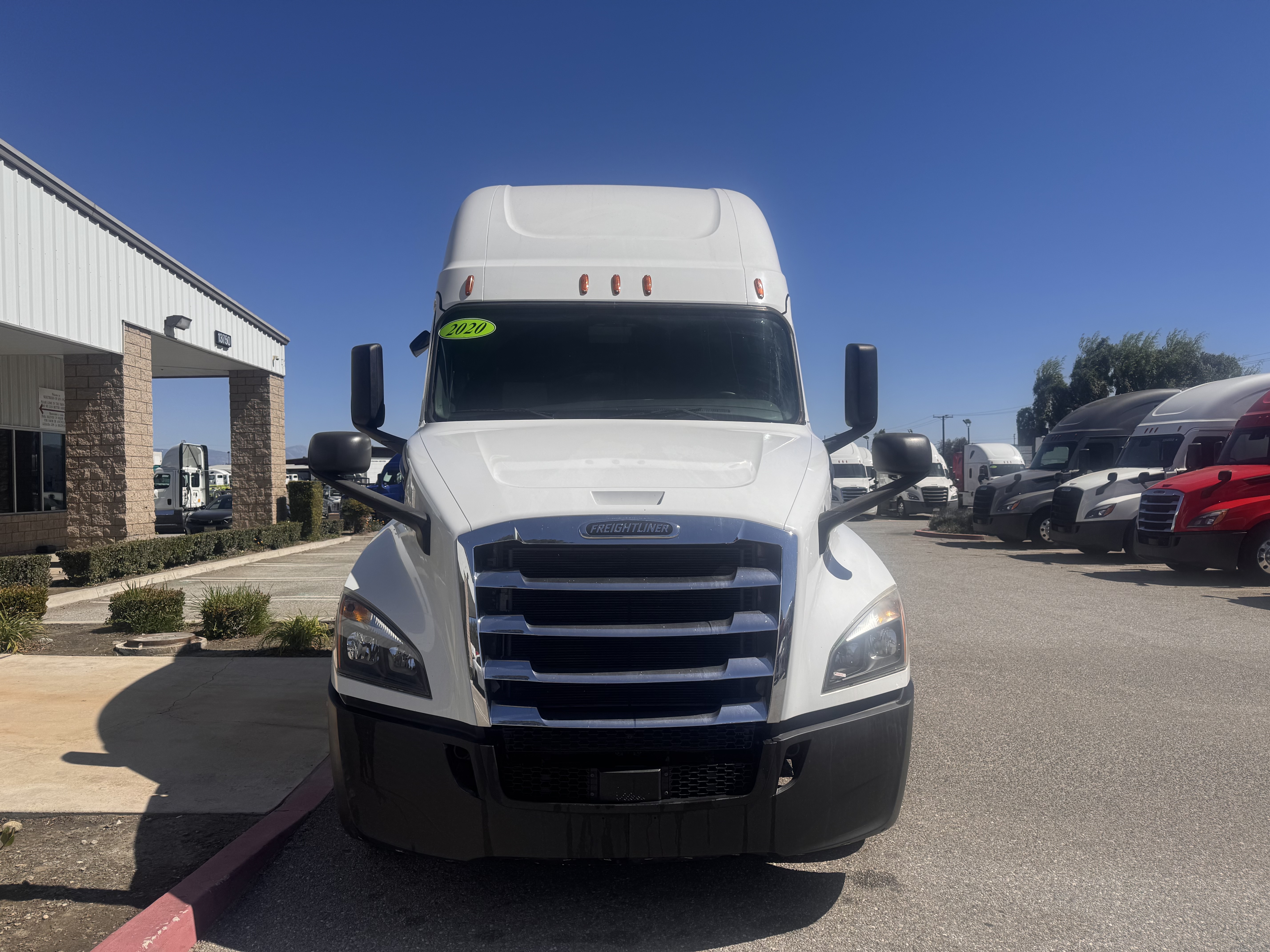 2020 FREIGHTLINER CASCADIA 126SLP - image 2