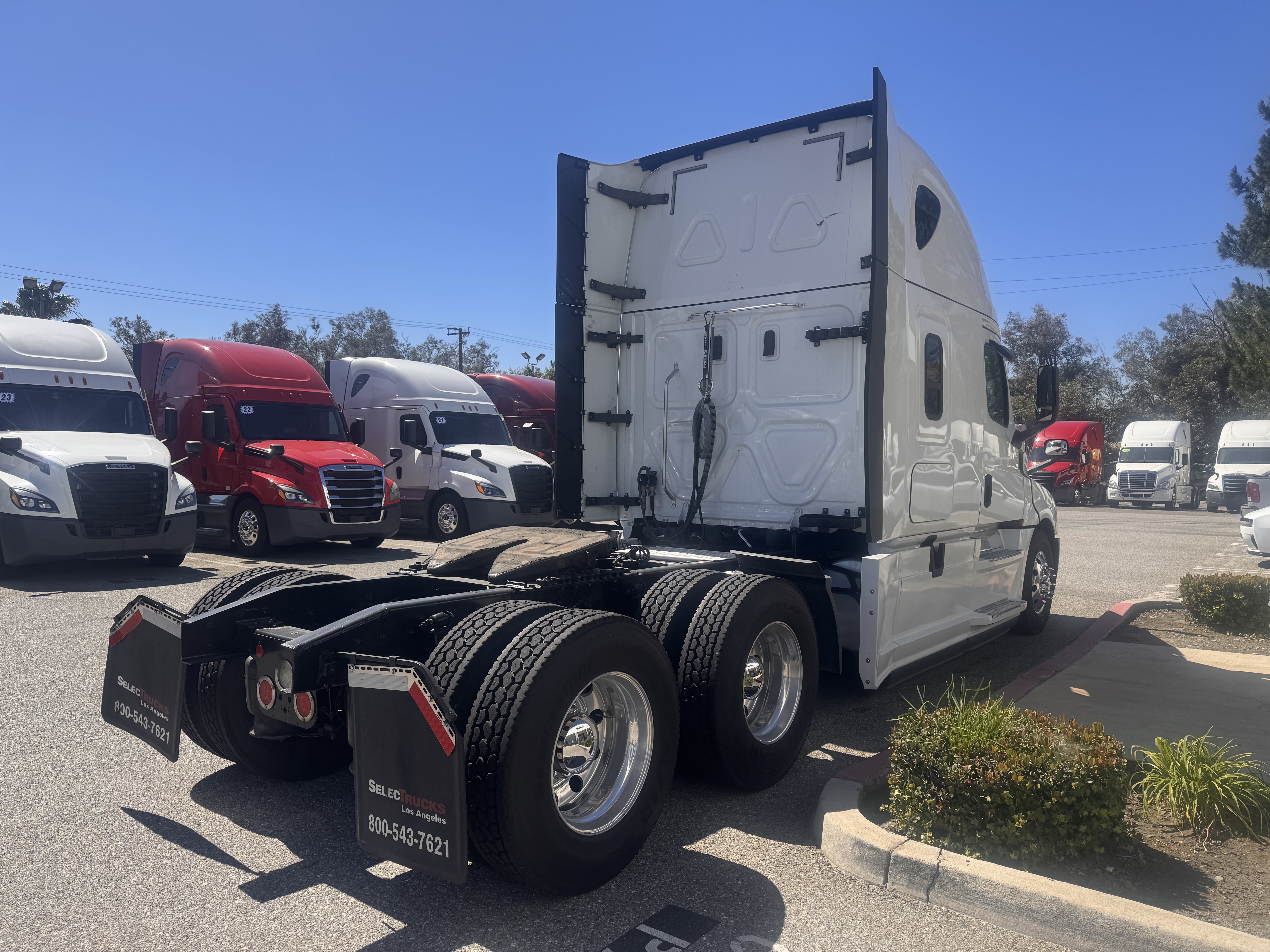 2020 FREIGHTLINER CASCADIA 126SLP - image 6