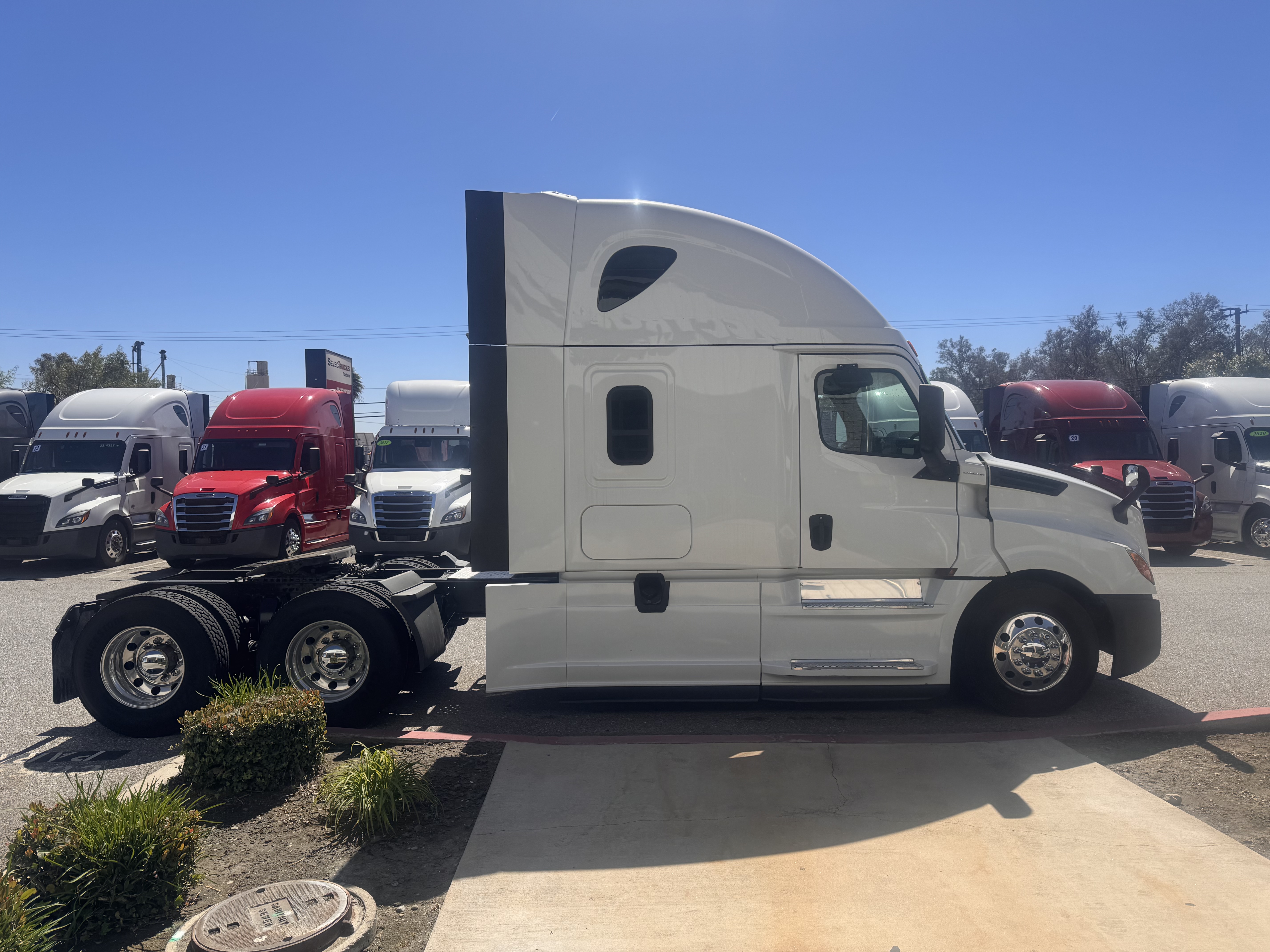 2020 FREIGHTLINER CASCADIA 126SLP - image 7