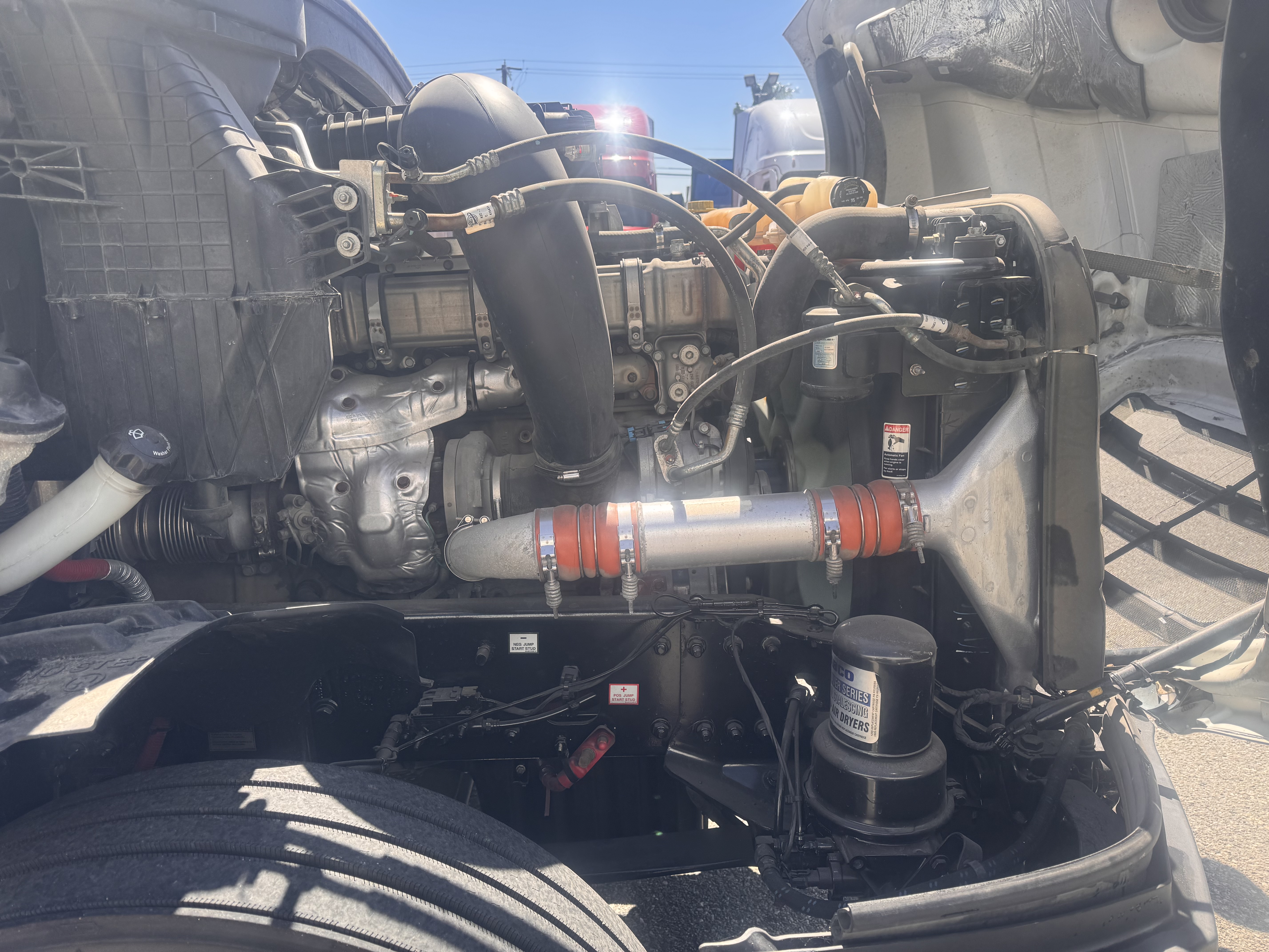 2020 FREIGHTLINER CASCADIA 126SLP - image 10