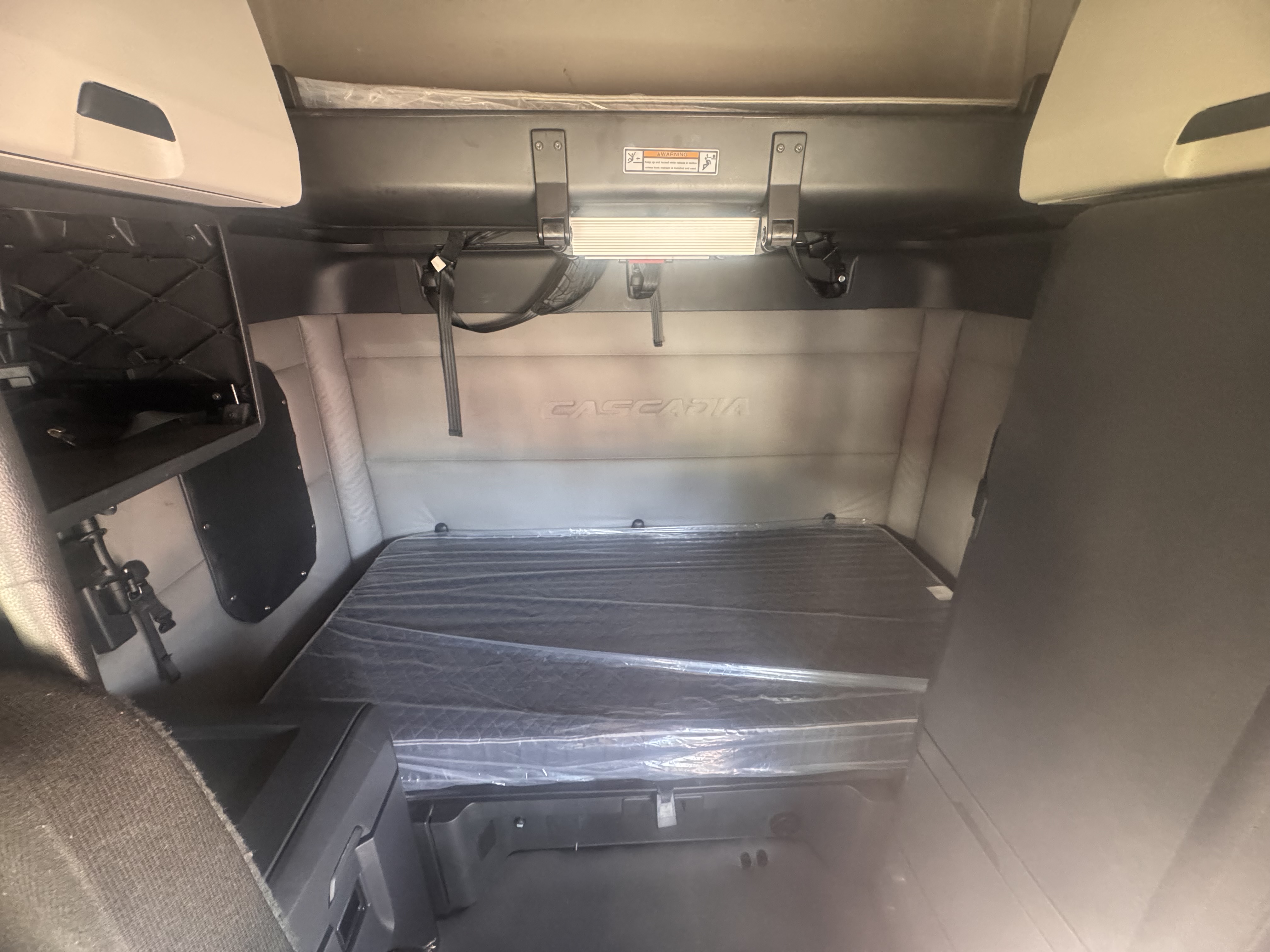 2020 FREIGHTLINER CASCADIA 126SLP - image 17