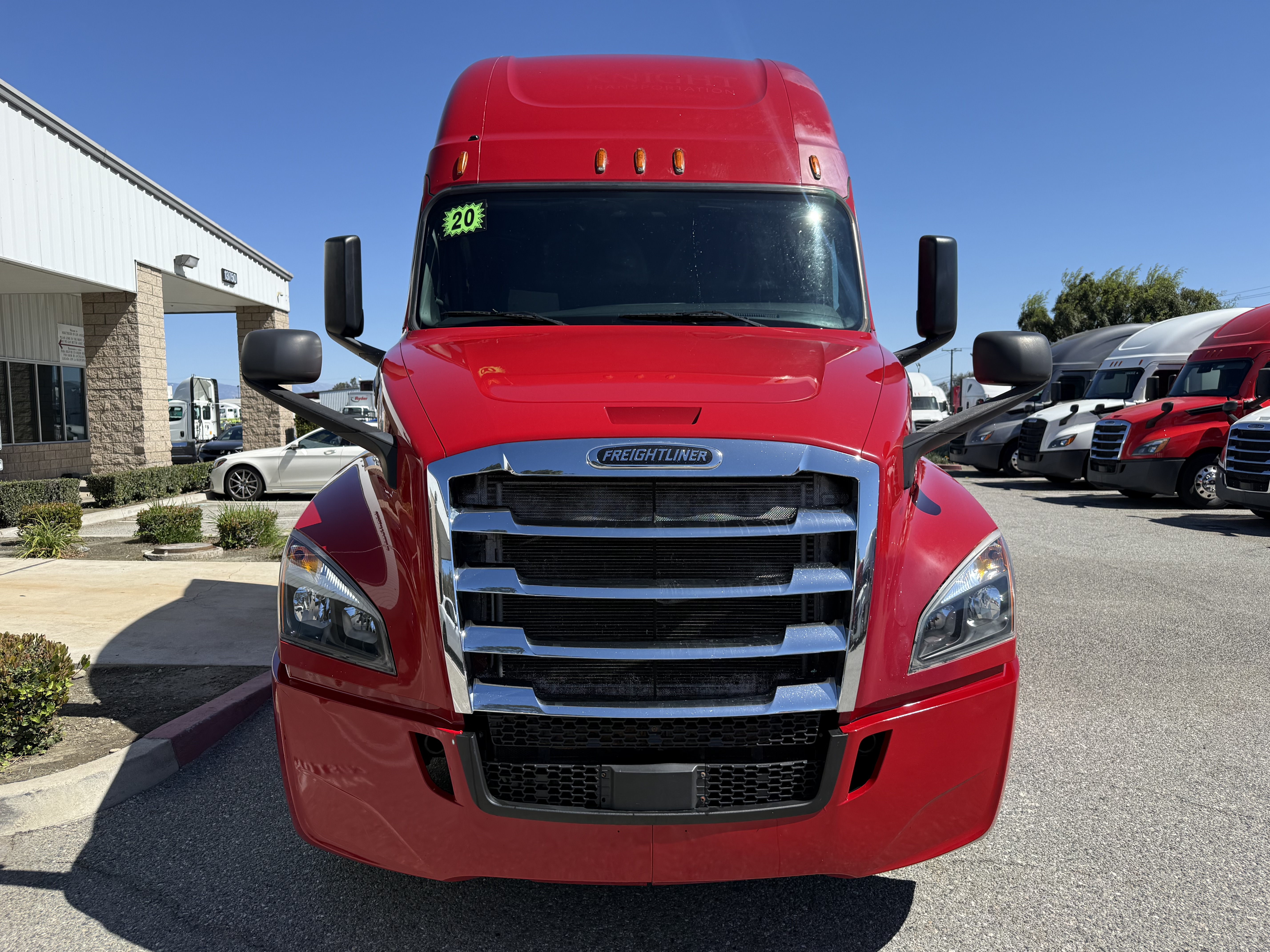 2020 FREIGHTLINER CASCADIA 126SLP - image 2