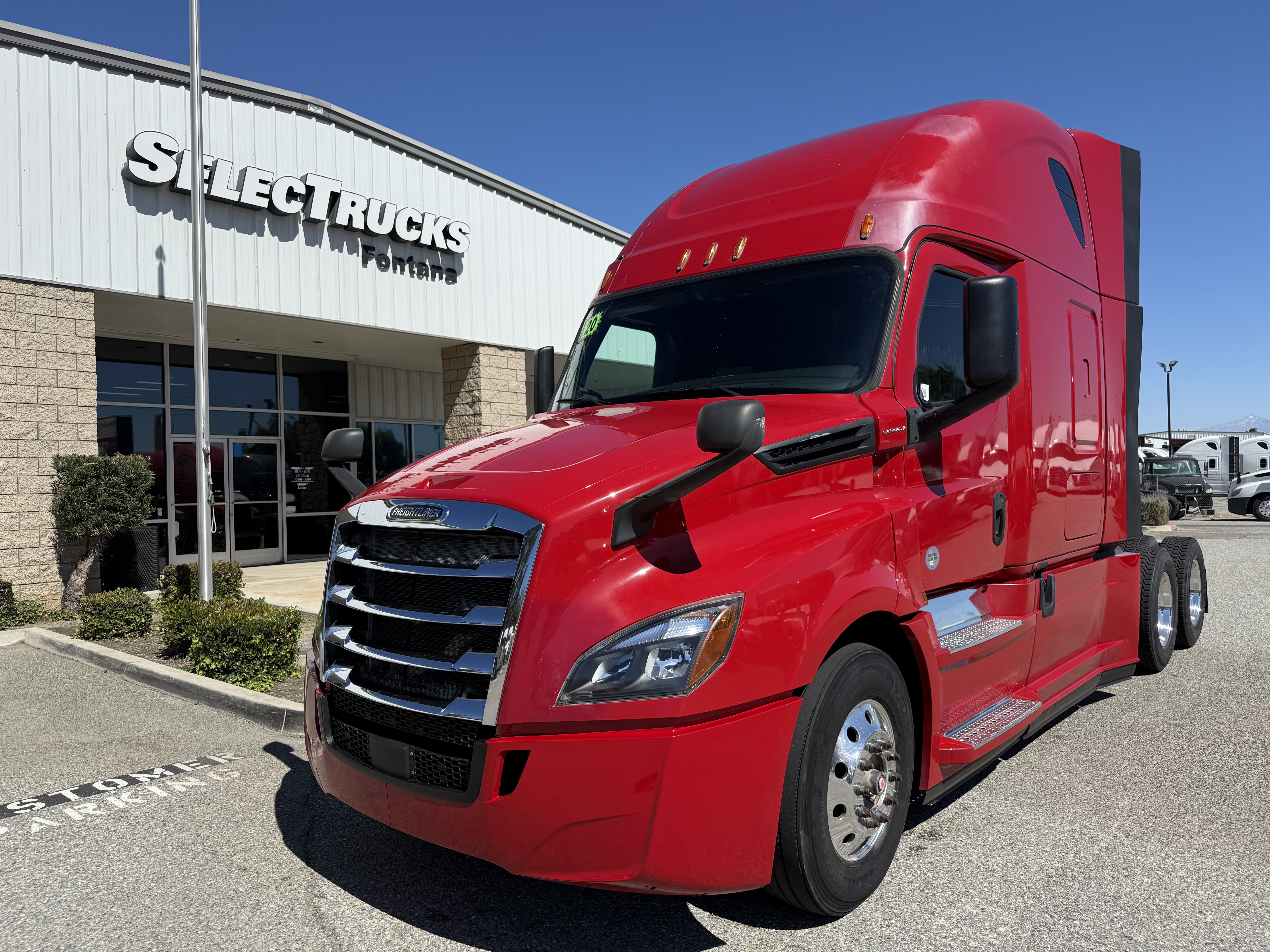 2020 FREIGHTLINER CASCADIA 126SLP - image 1