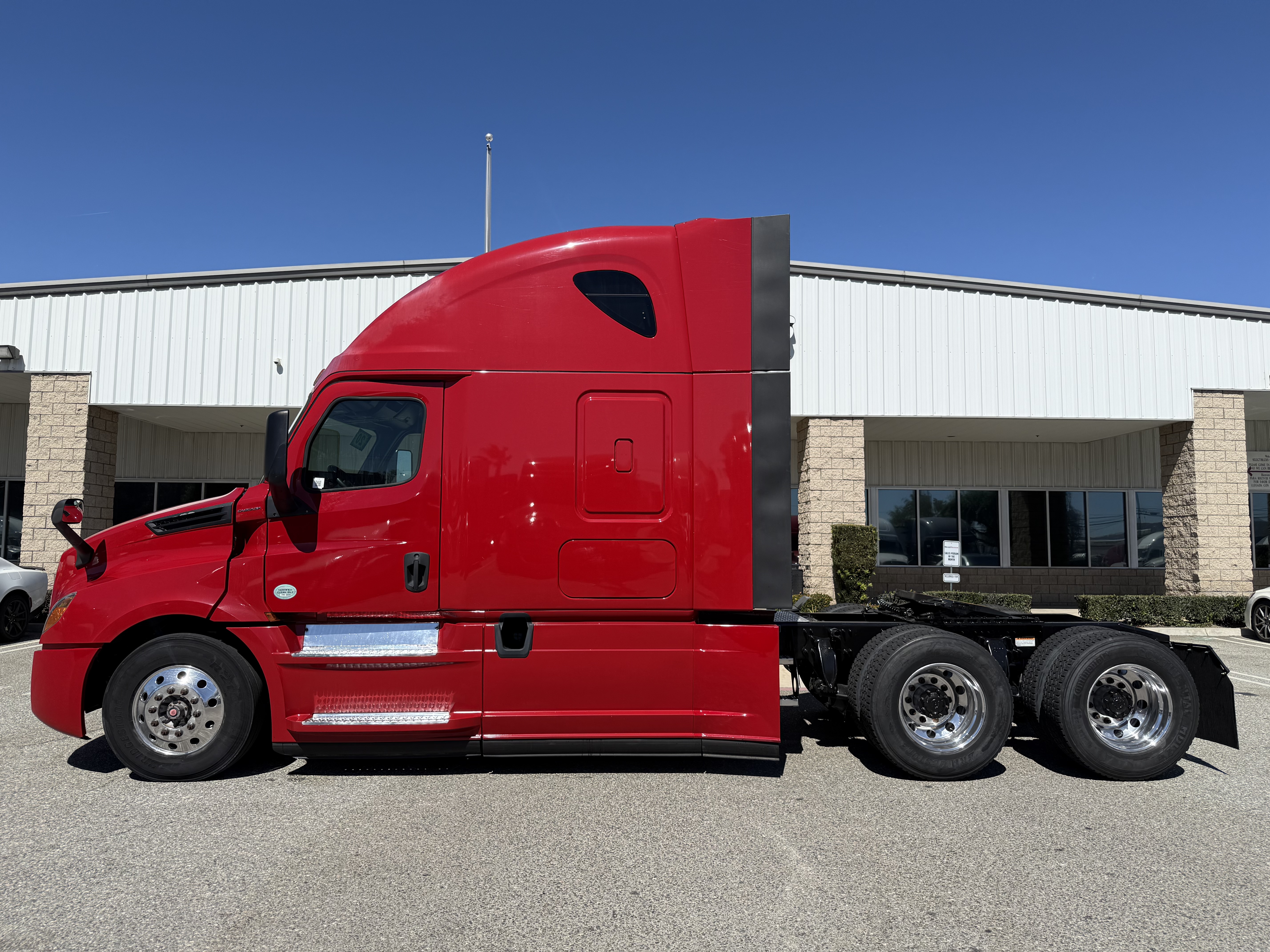 2020 FREIGHTLINER CASCADIA 126SLP - image 3