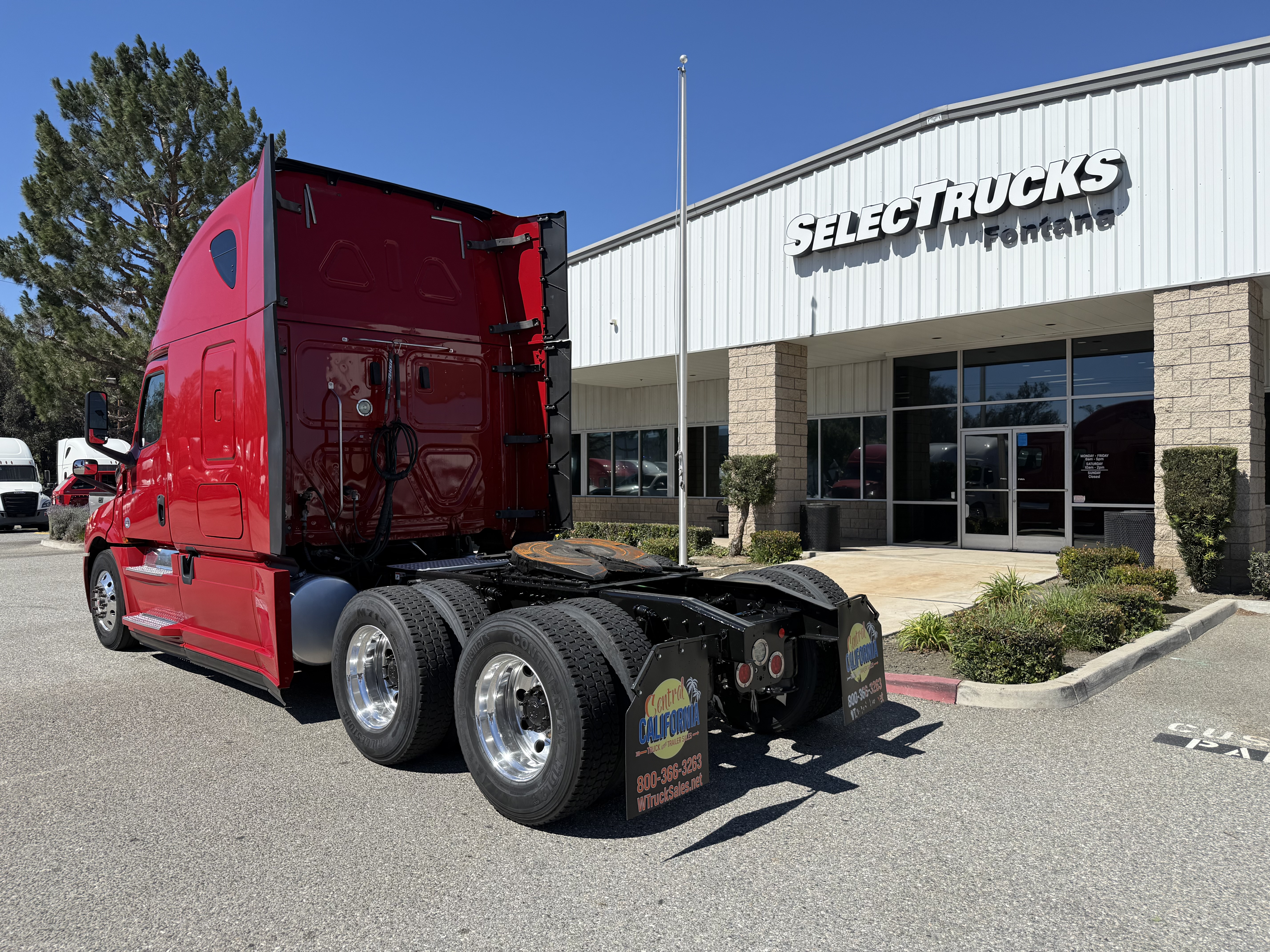 2020 FREIGHTLINER CASCADIA 126SLP - image 4