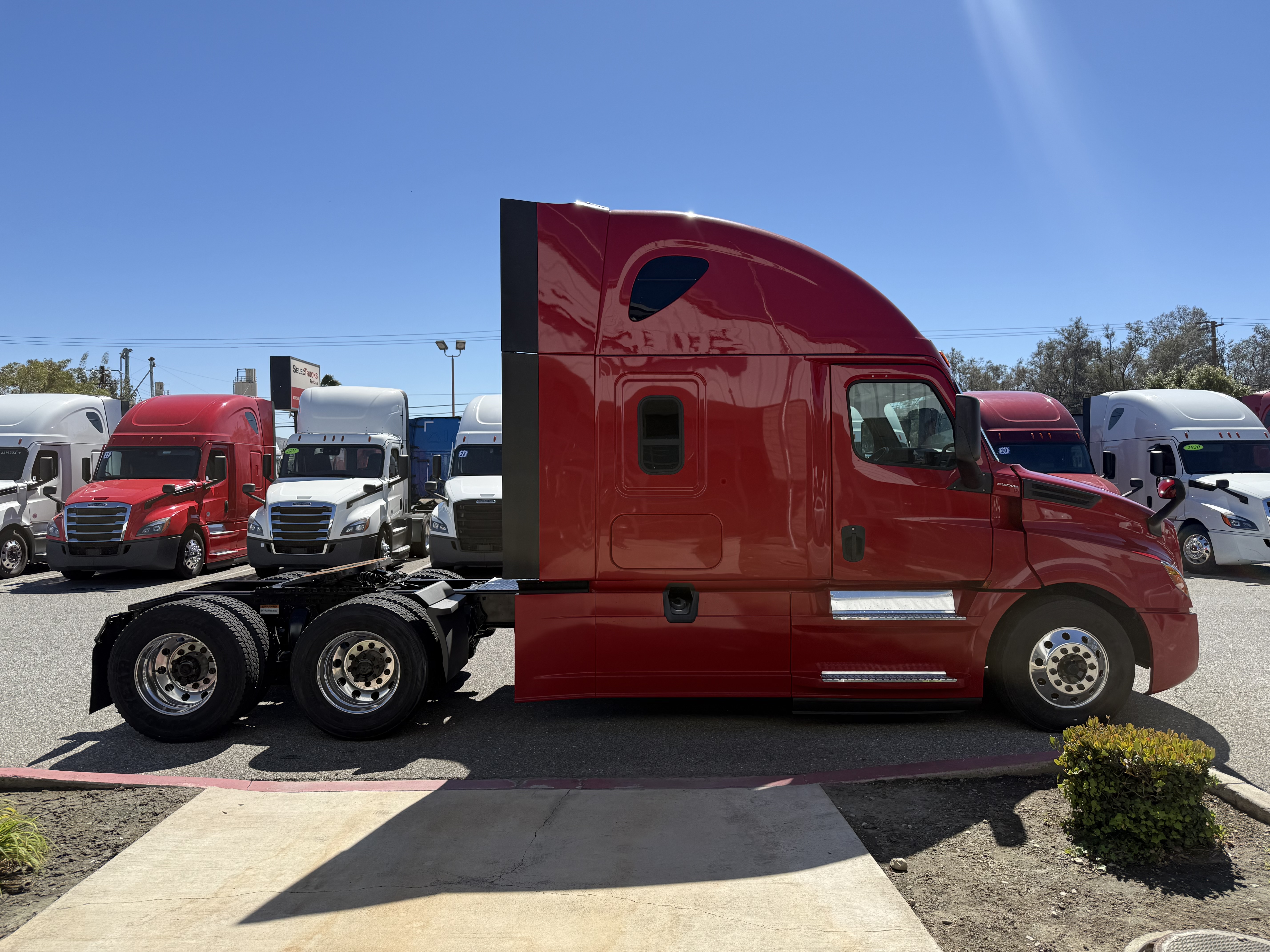 2020 FREIGHTLINER CASCADIA 126SLP - image 7