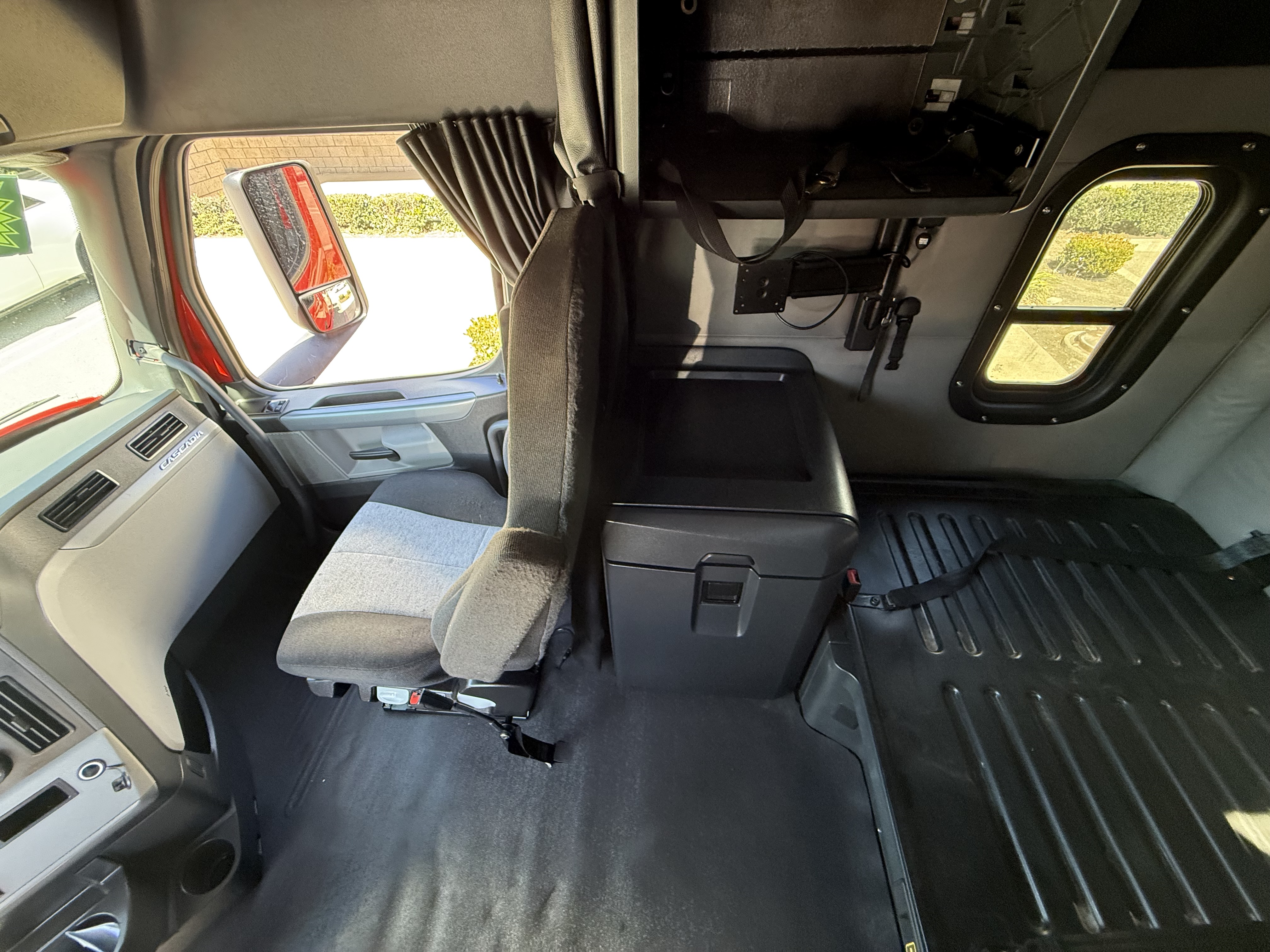 2020 FREIGHTLINER CASCADIA 126SLP - image 18