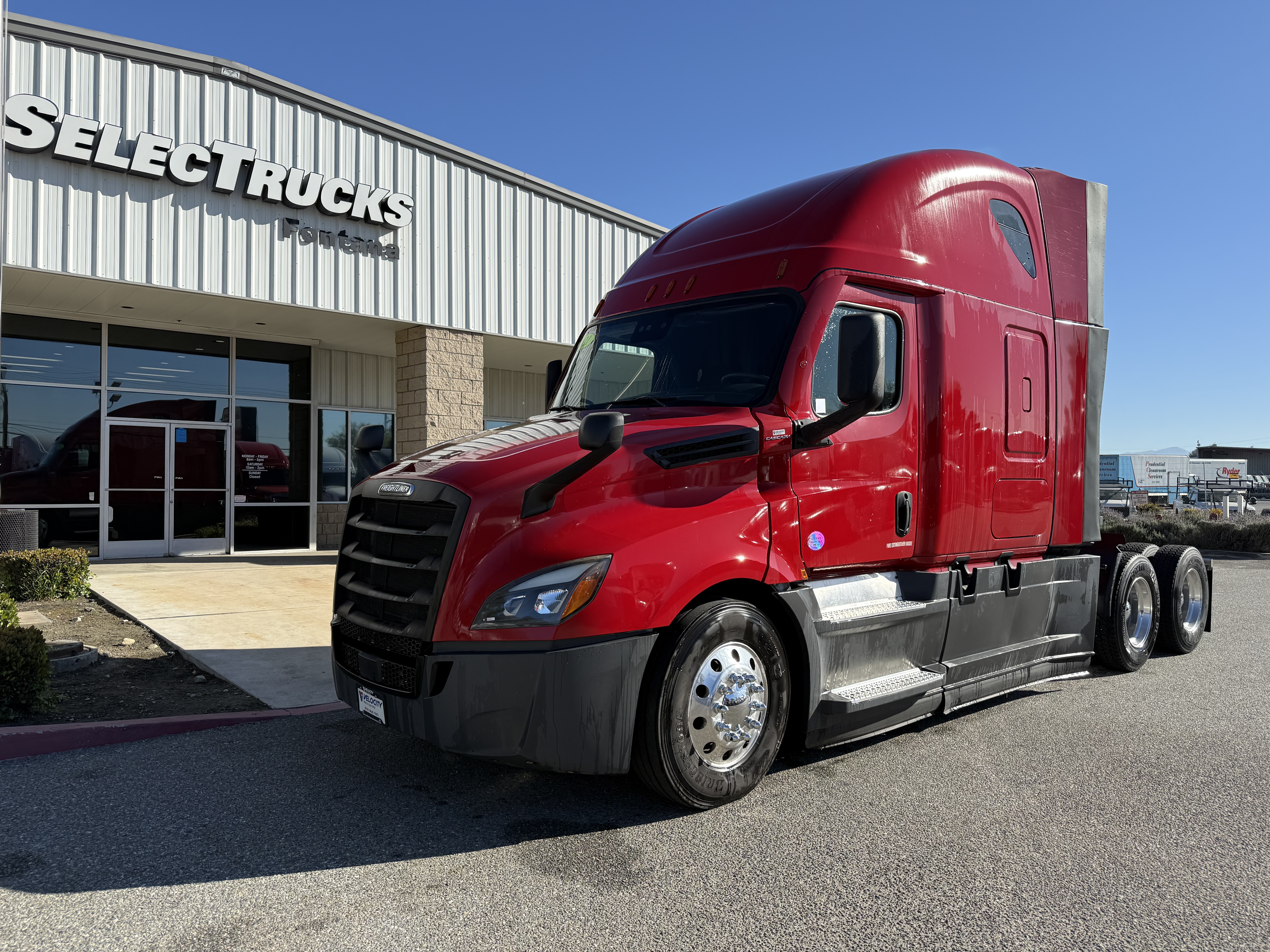 2021 FREIGHTLINER CASCADIA 126SLP - image 1