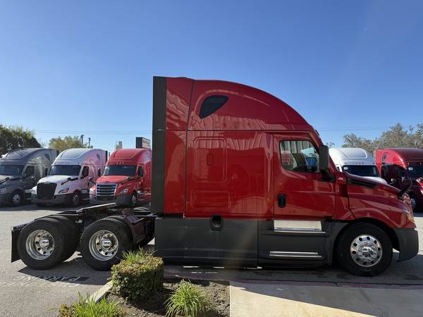 FREIGHTLINER CASCADIA 126SLP 2021 8