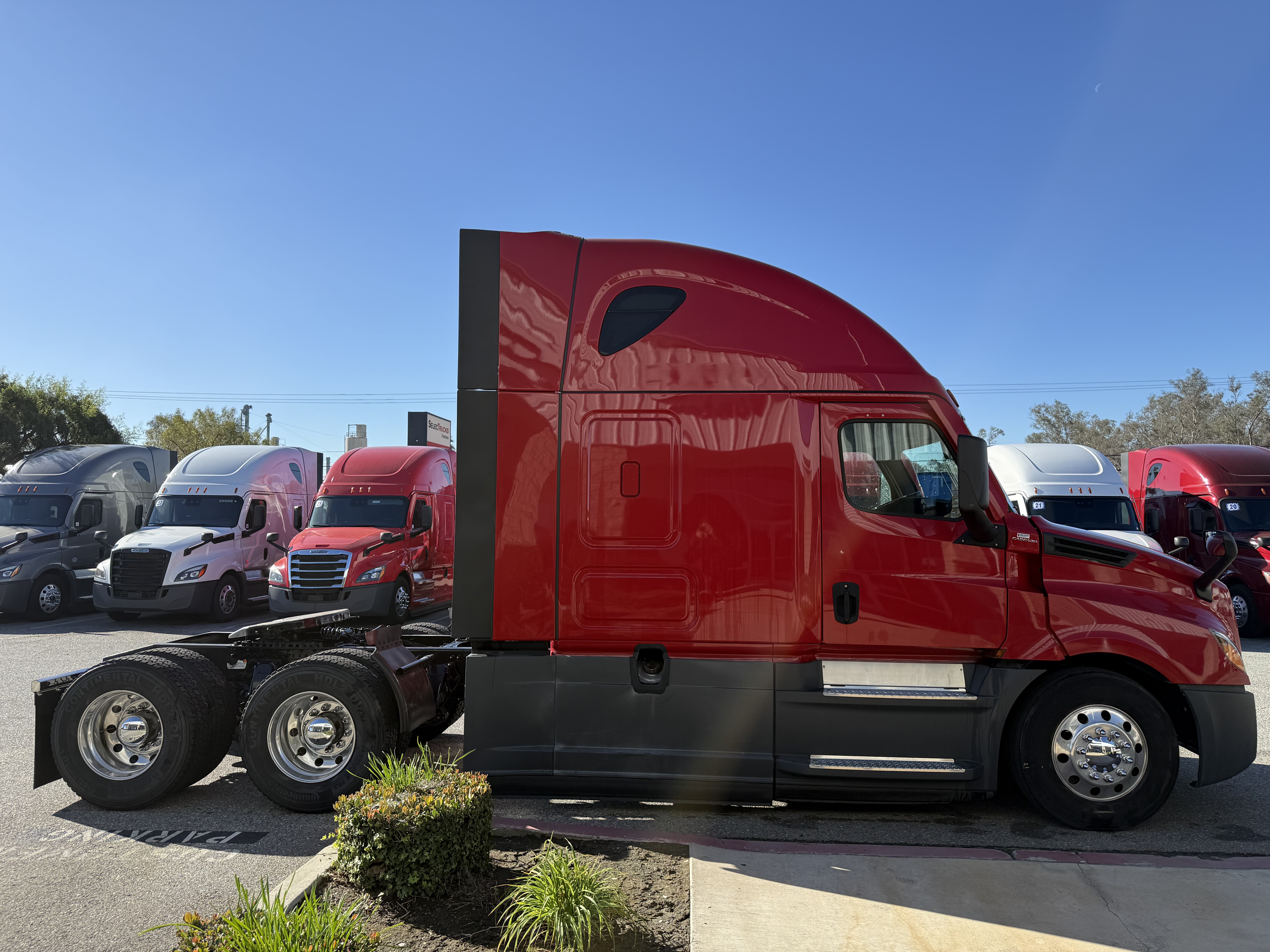 2021 FREIGHTLINER CASCADIA 126SLP - image 8