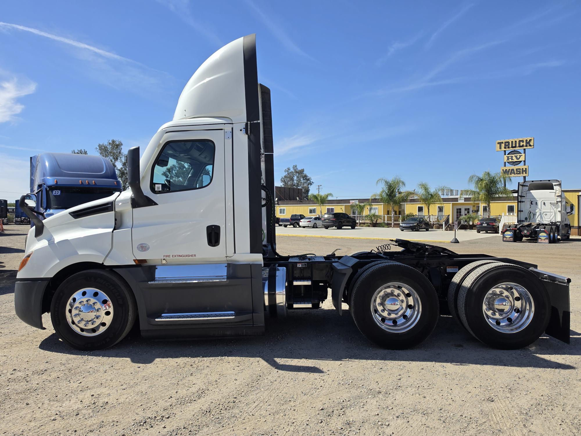 2022 FREIGHTLINER CASCADIA 126DC - image 3