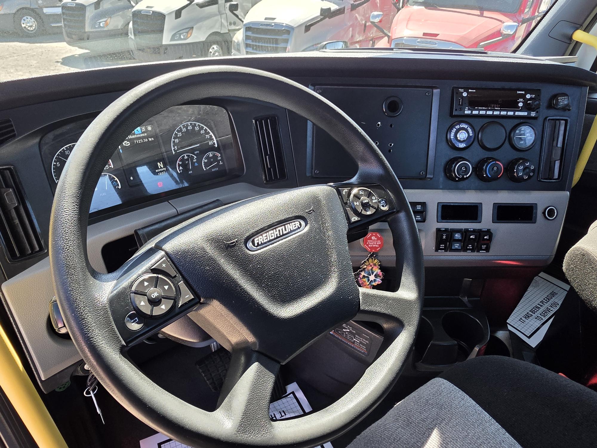 2022 FREIGHTLINER CASCADIA 126DC - image 17