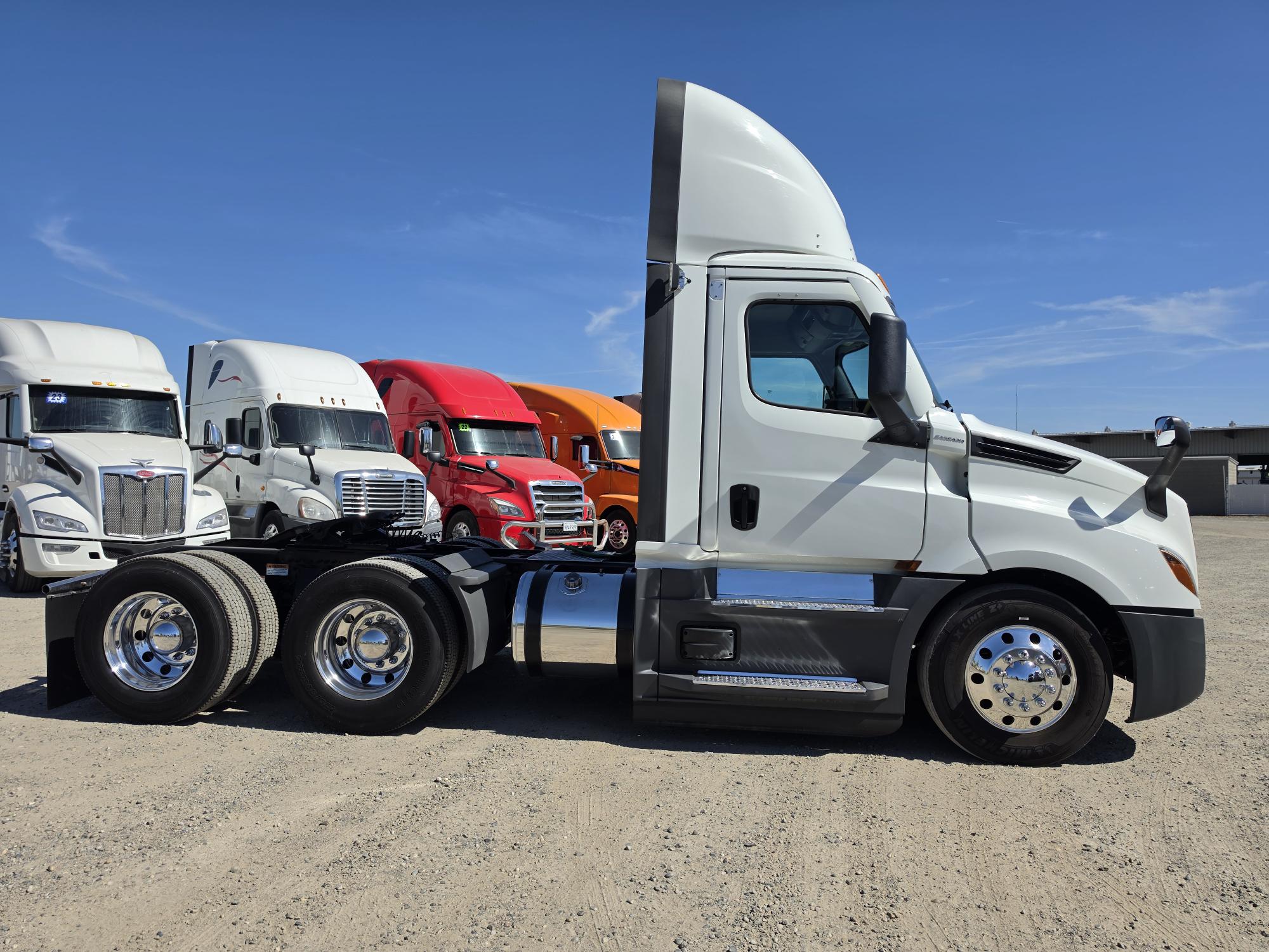 2022 FREIGHTLINER CASCADIA 126DC - image 7