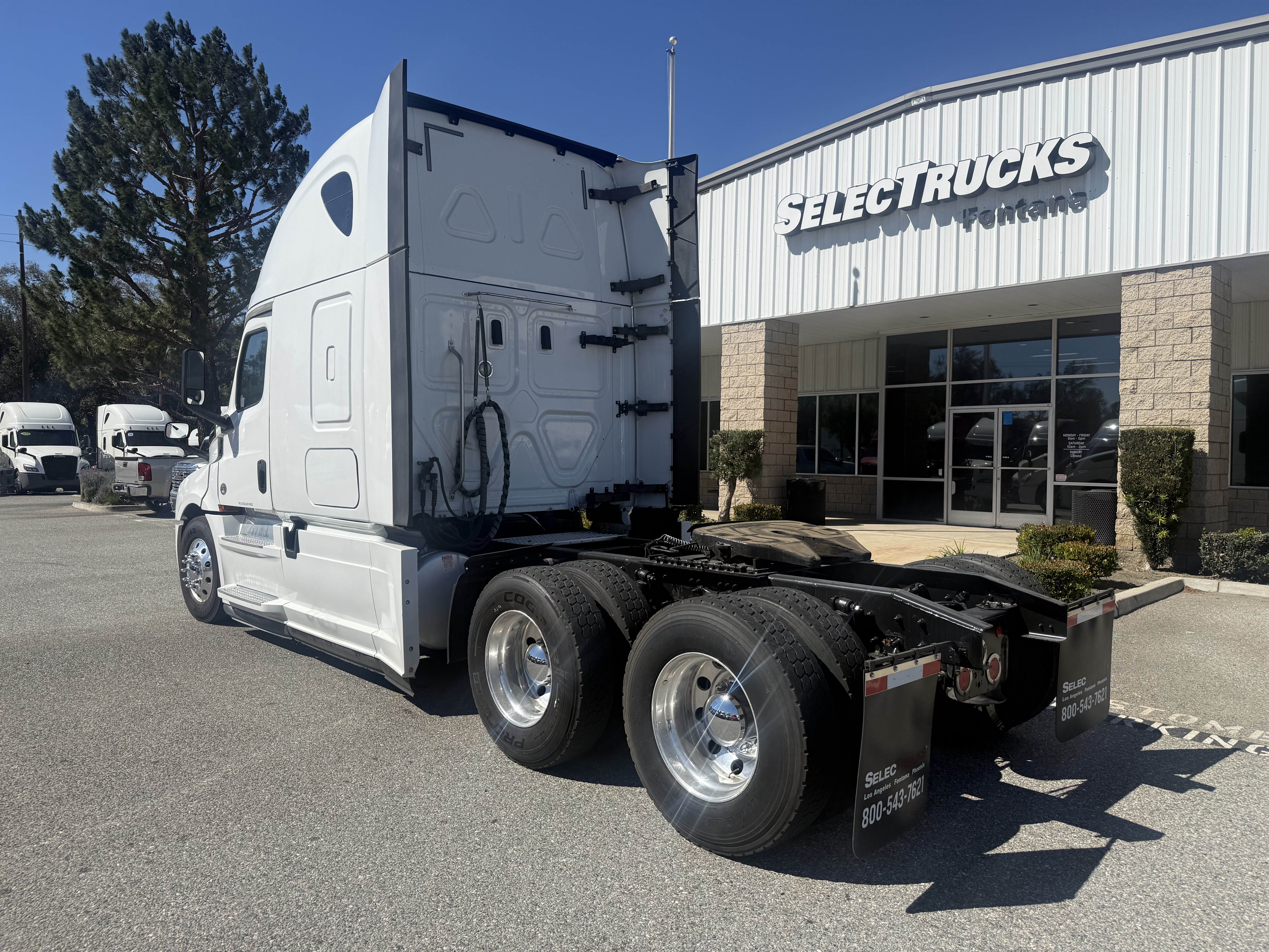 2019 FREIGHTLINER CASCADIA 126SLP - image 4