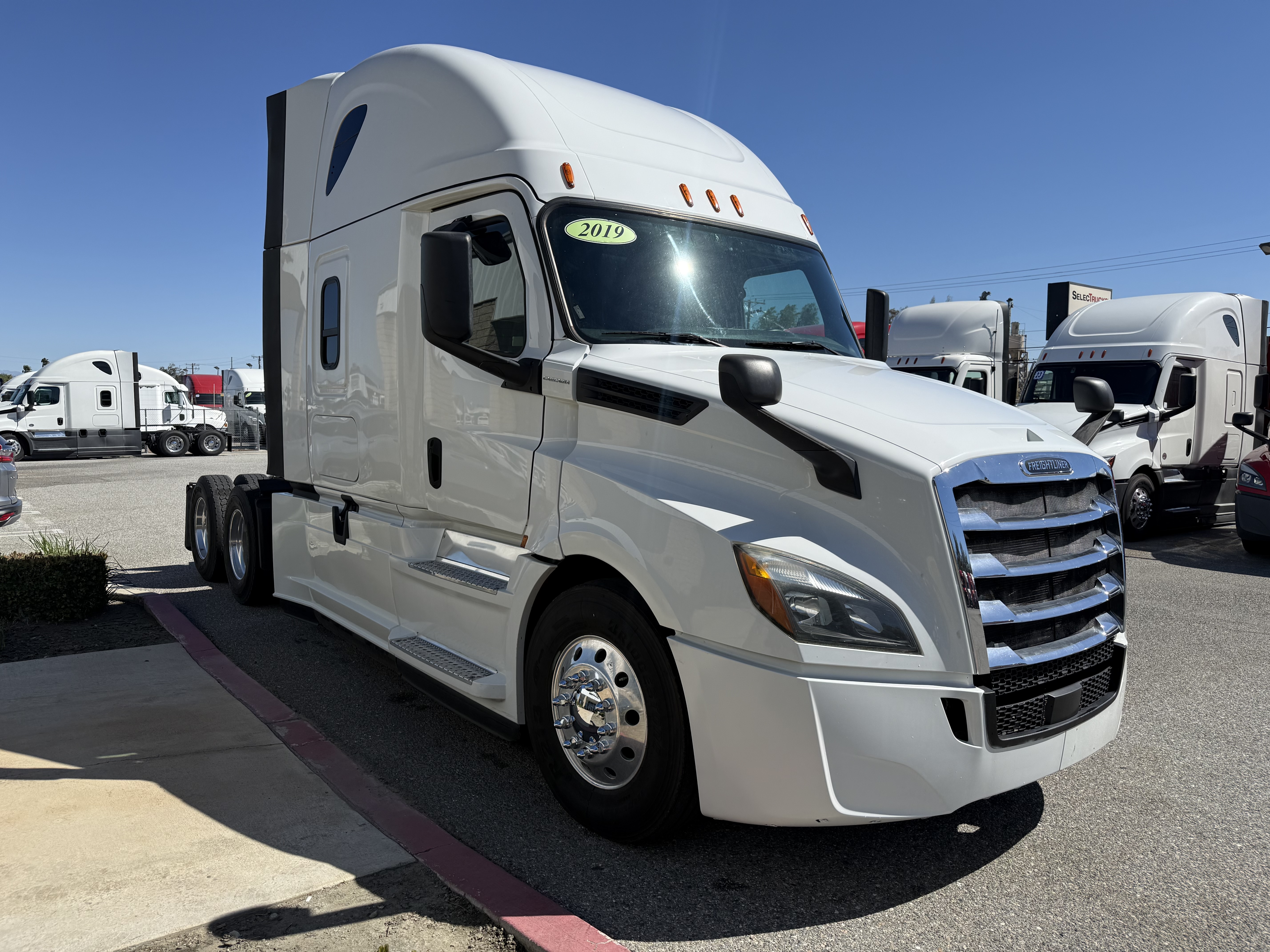2019 FREIGHTLINER CASCADIA 126SLP - image 8