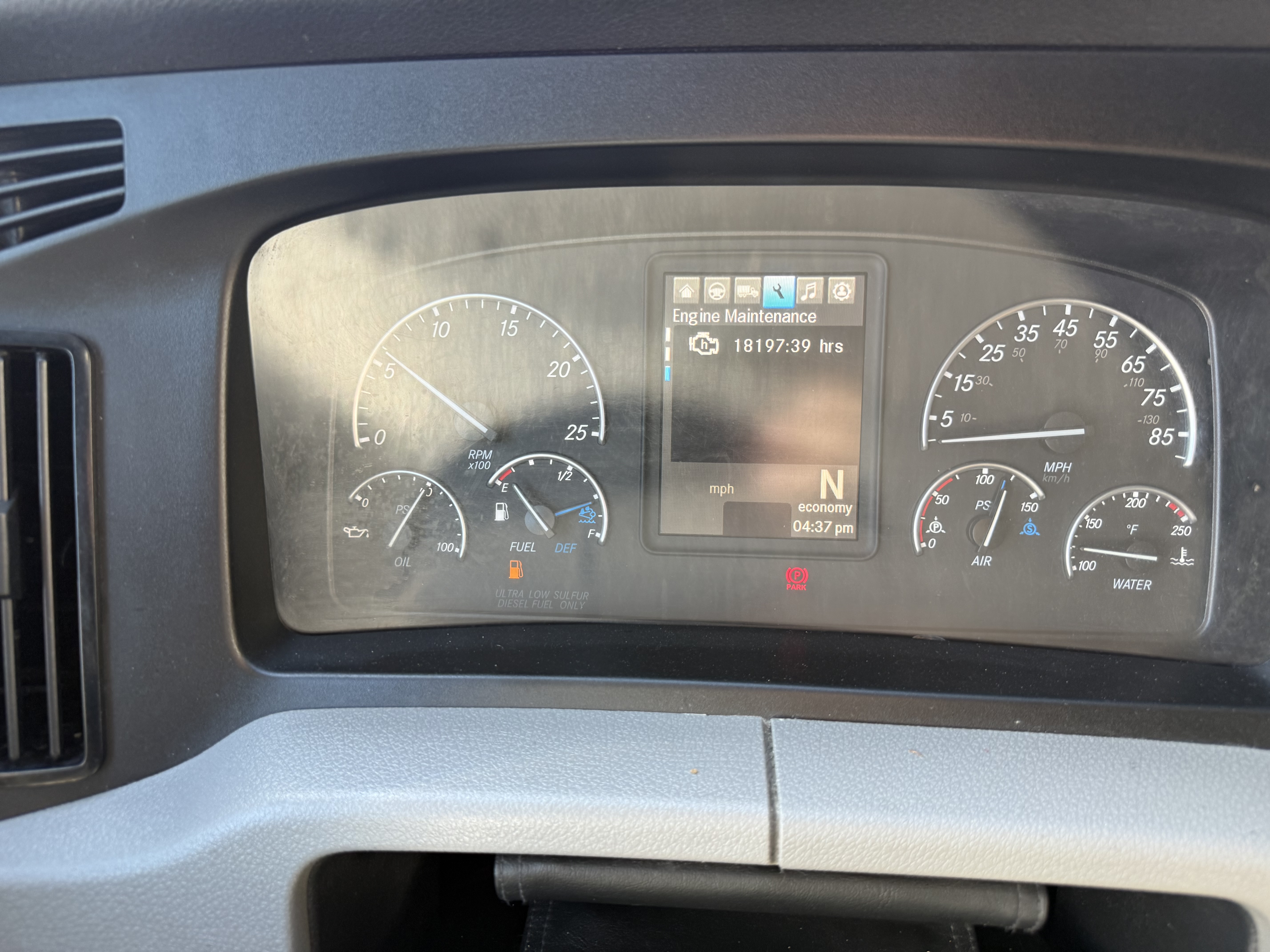 2019 FREIGHTLINER CASCADIA 126SLP - image 15