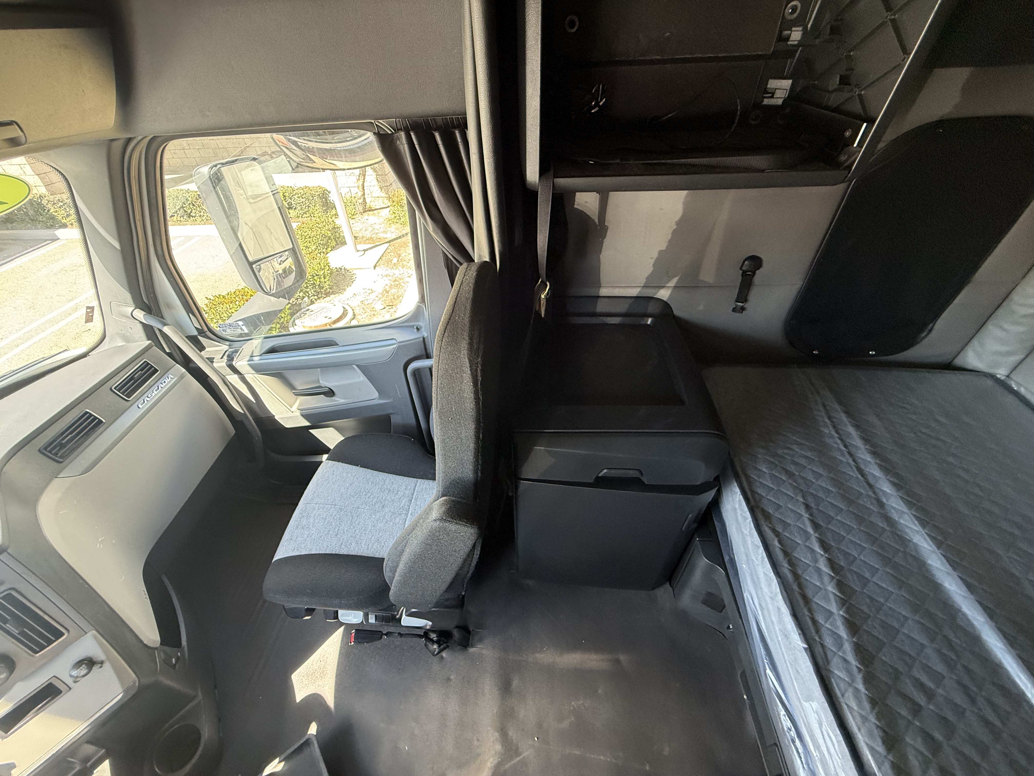 2019 FREIGHTLINER CASCADIA 126SLP - image 17