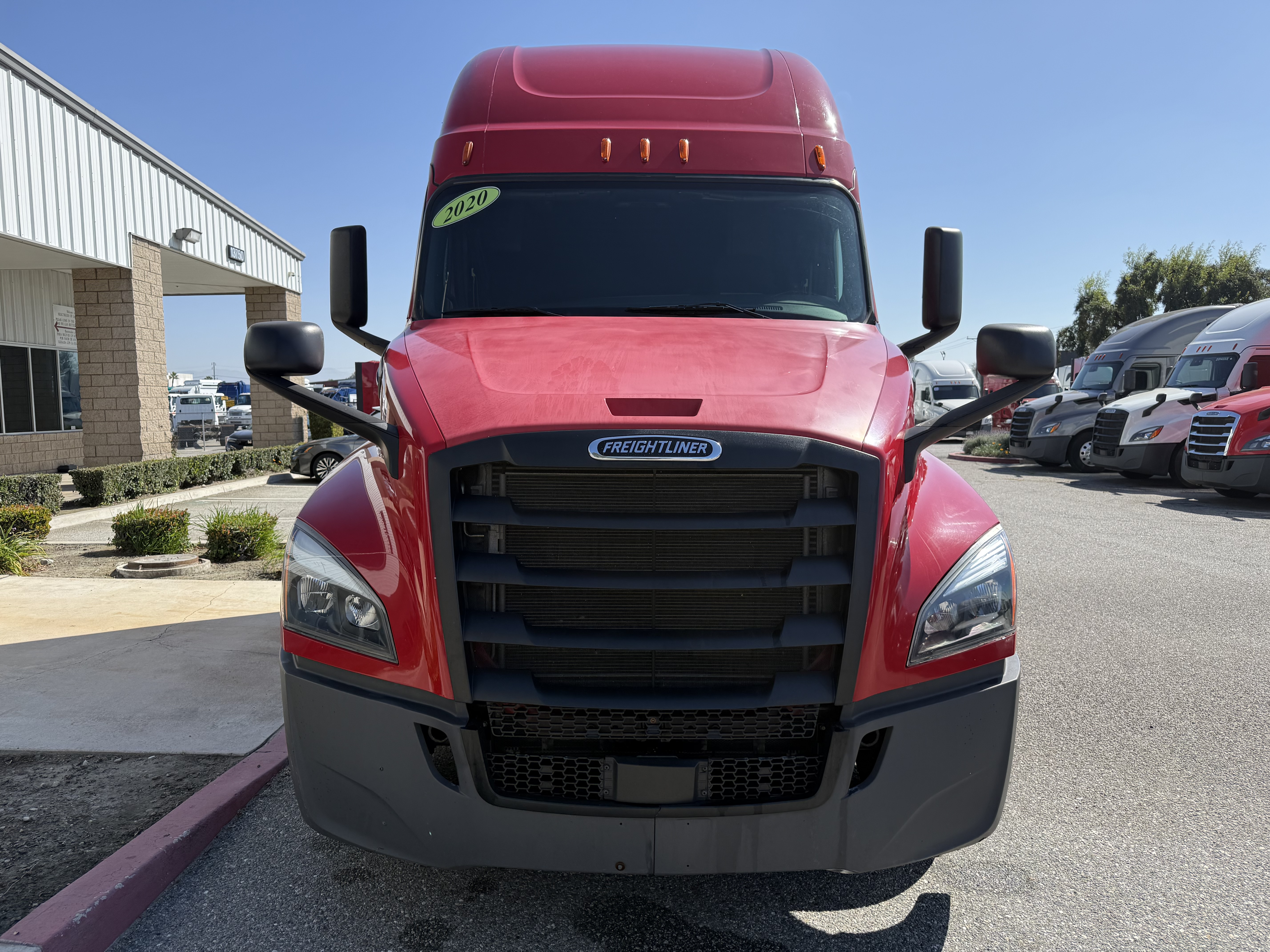 2020 FREIGHTLINER CASCADIA 126SLP - image 2