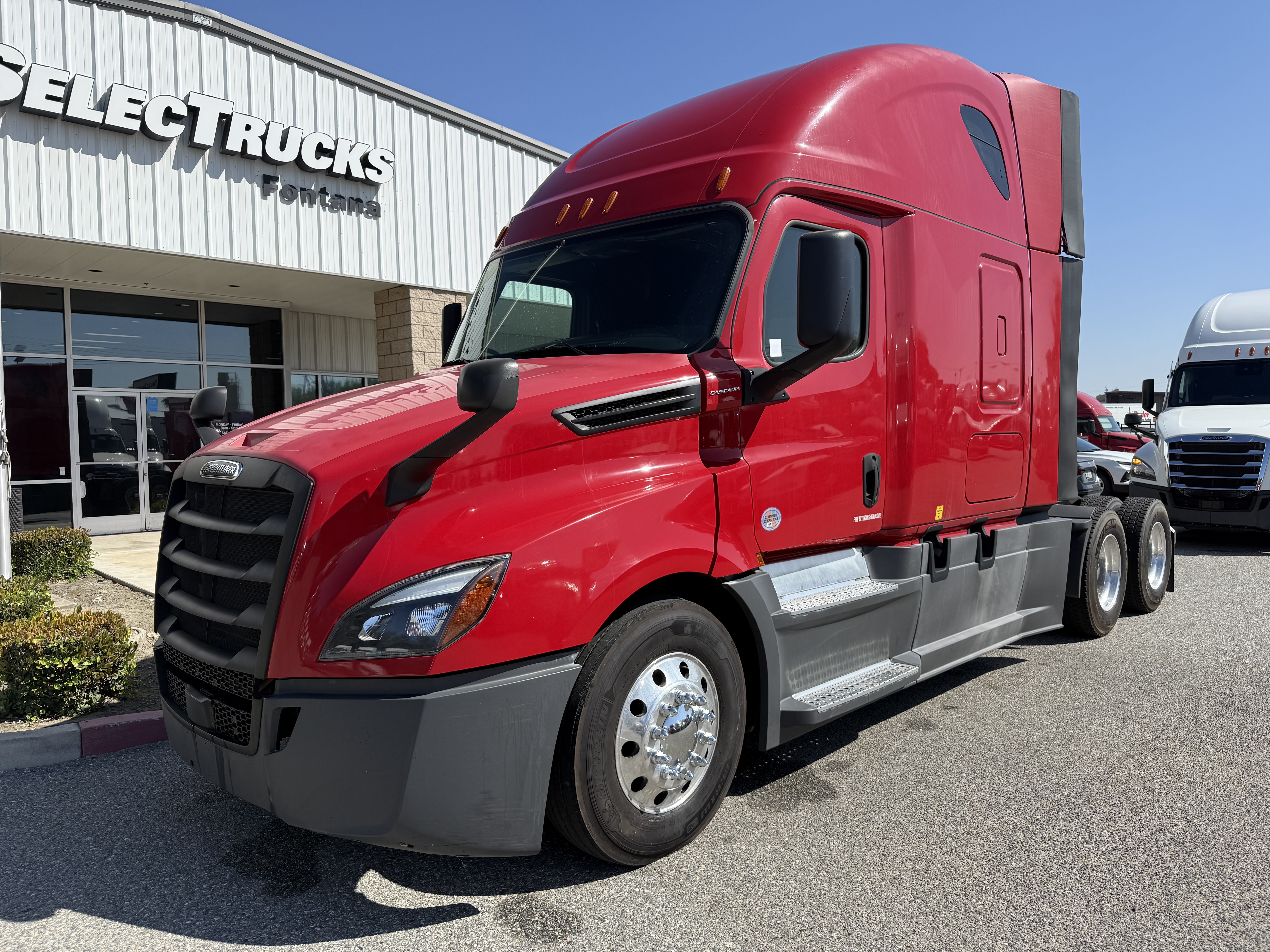 2020 FREIGHTLINER CASCADIA 126SLP - image 1