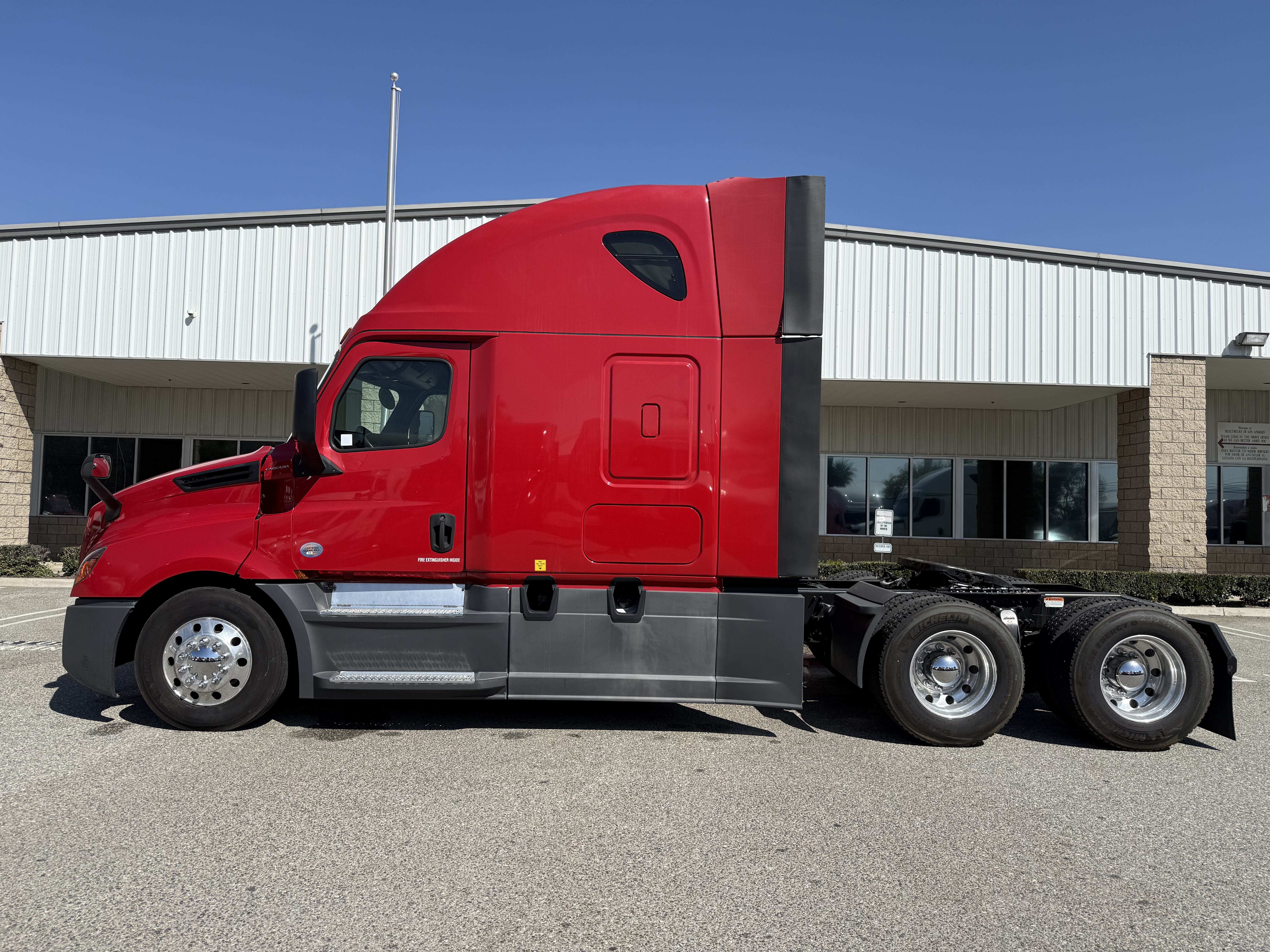 2020 FREIGHTLINER CASCADIA 126SLP - image 3